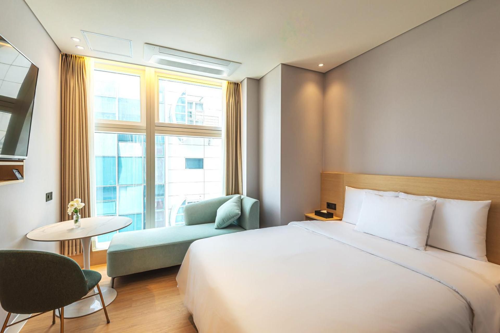 Premier Double - Half Ocean View