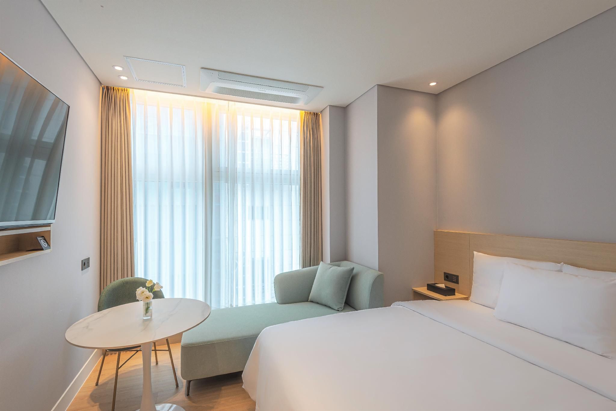 Premier Double - Half Ocean View