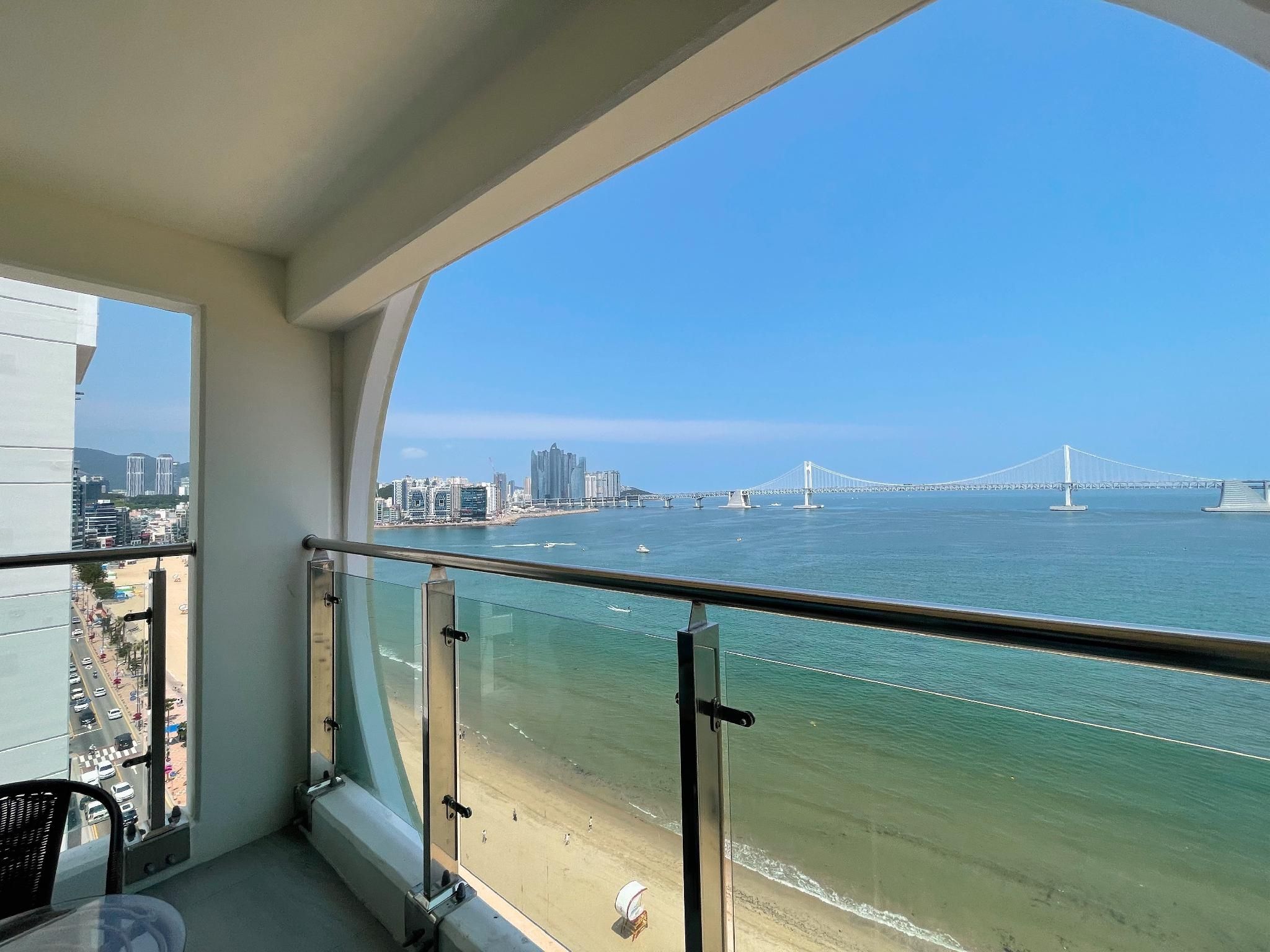 HyoiStay the Gwangan Terrace Panoramic Ocean View A 2