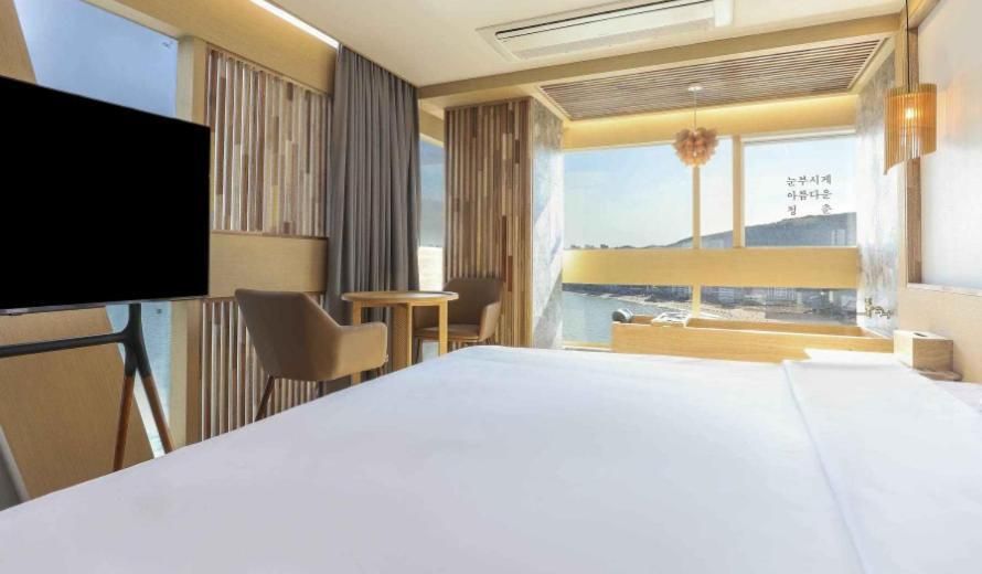 Queen Suite with Sea View