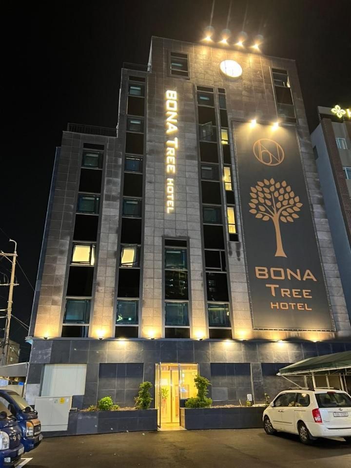 BONA Tree Hotel