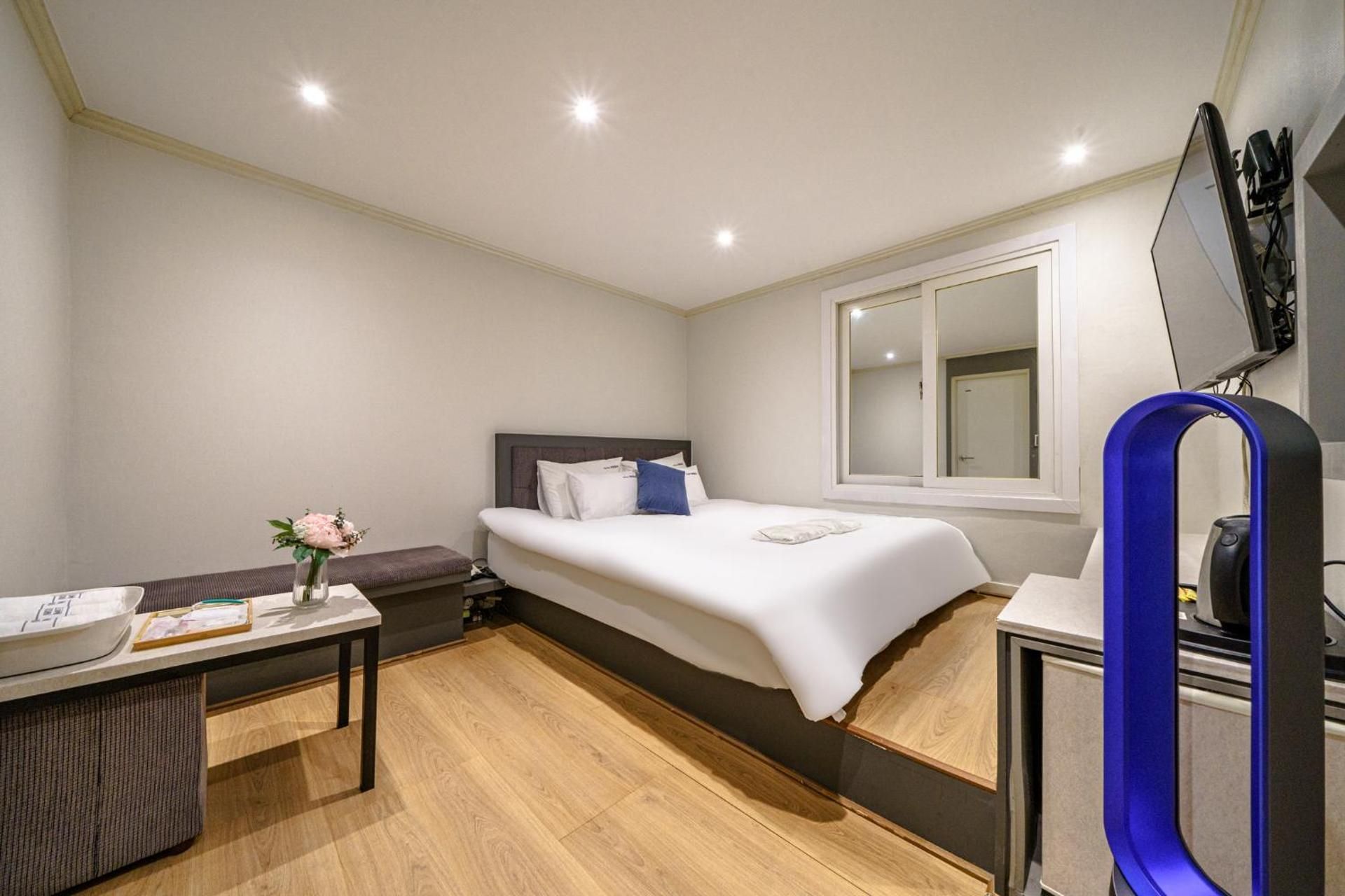 Double Room - Late Check-in(21:00) + Late Check-out(16:00)