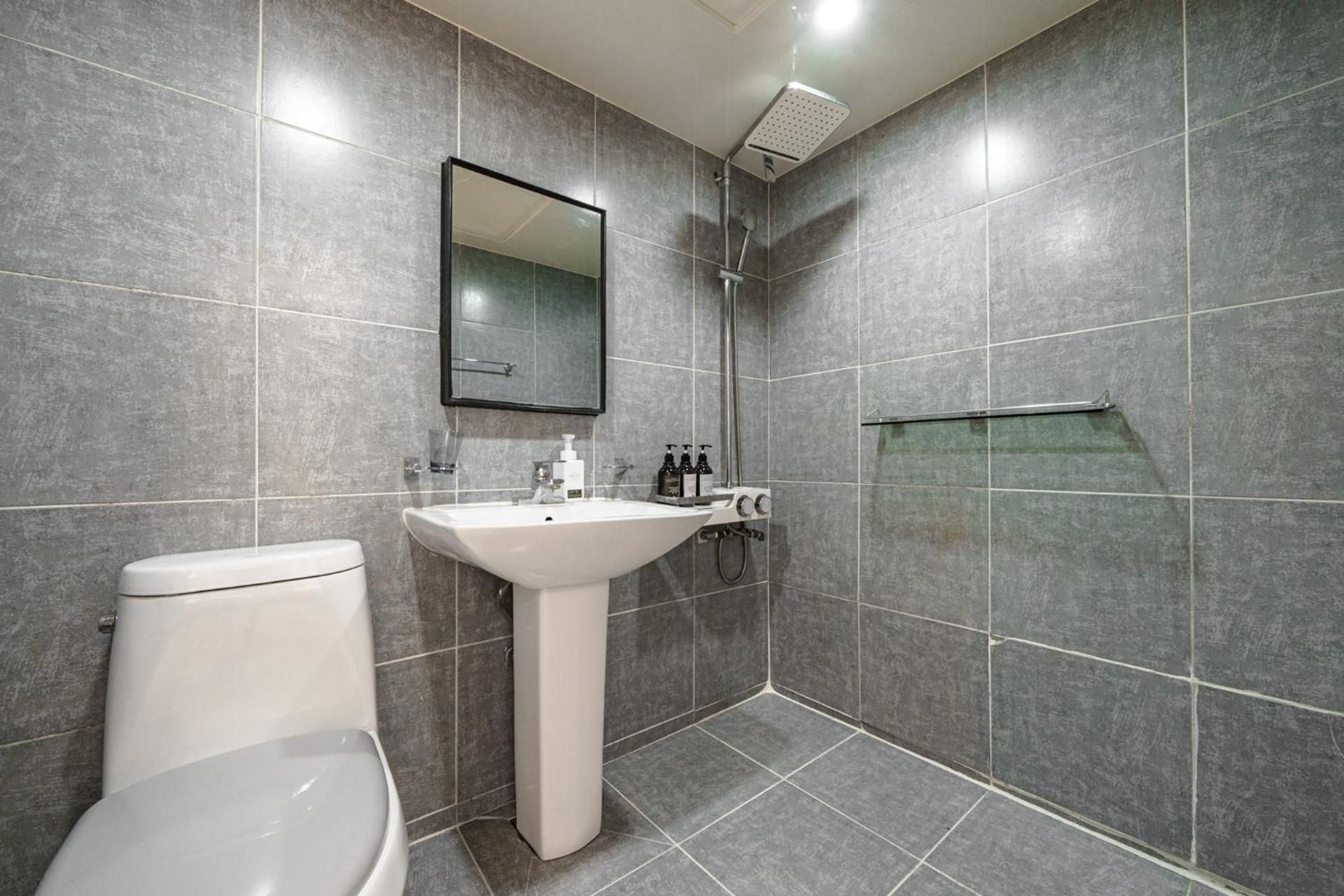 Double Room - Late Check-in(21:00) + Late Check-out(16:00)