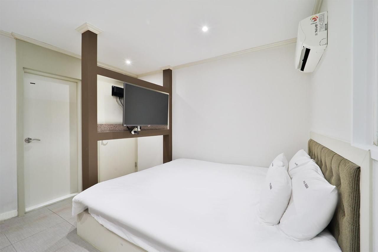 Double Room - Late Check-in(21:00) + Late Check-out(16:00)