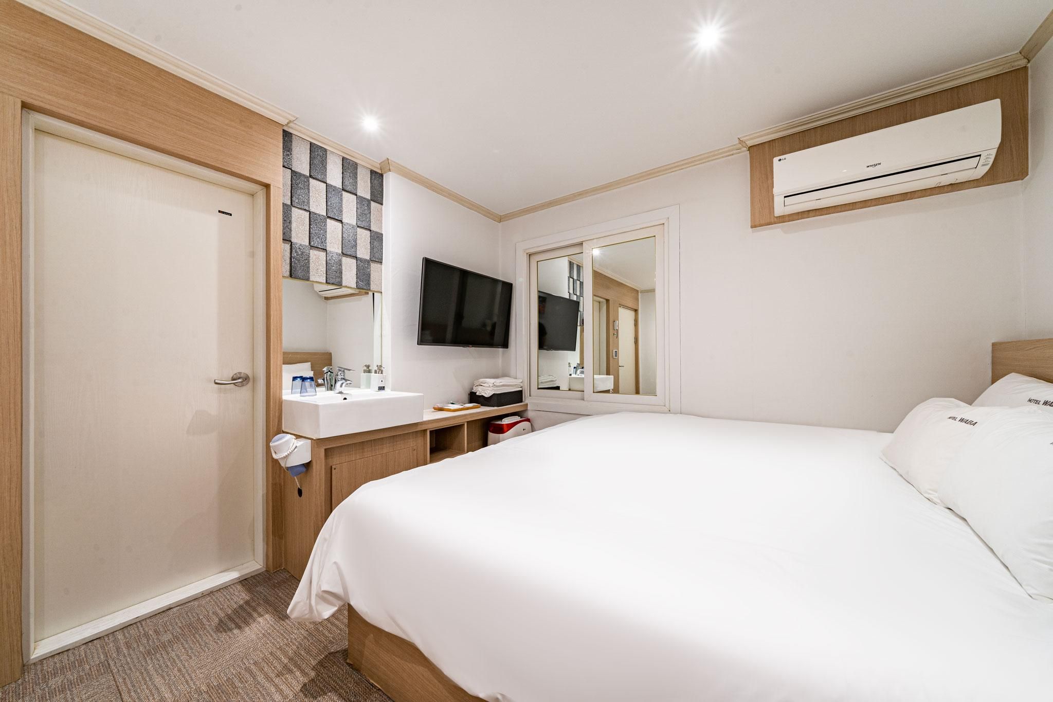 Twin Room with Shower - Non-Smoking