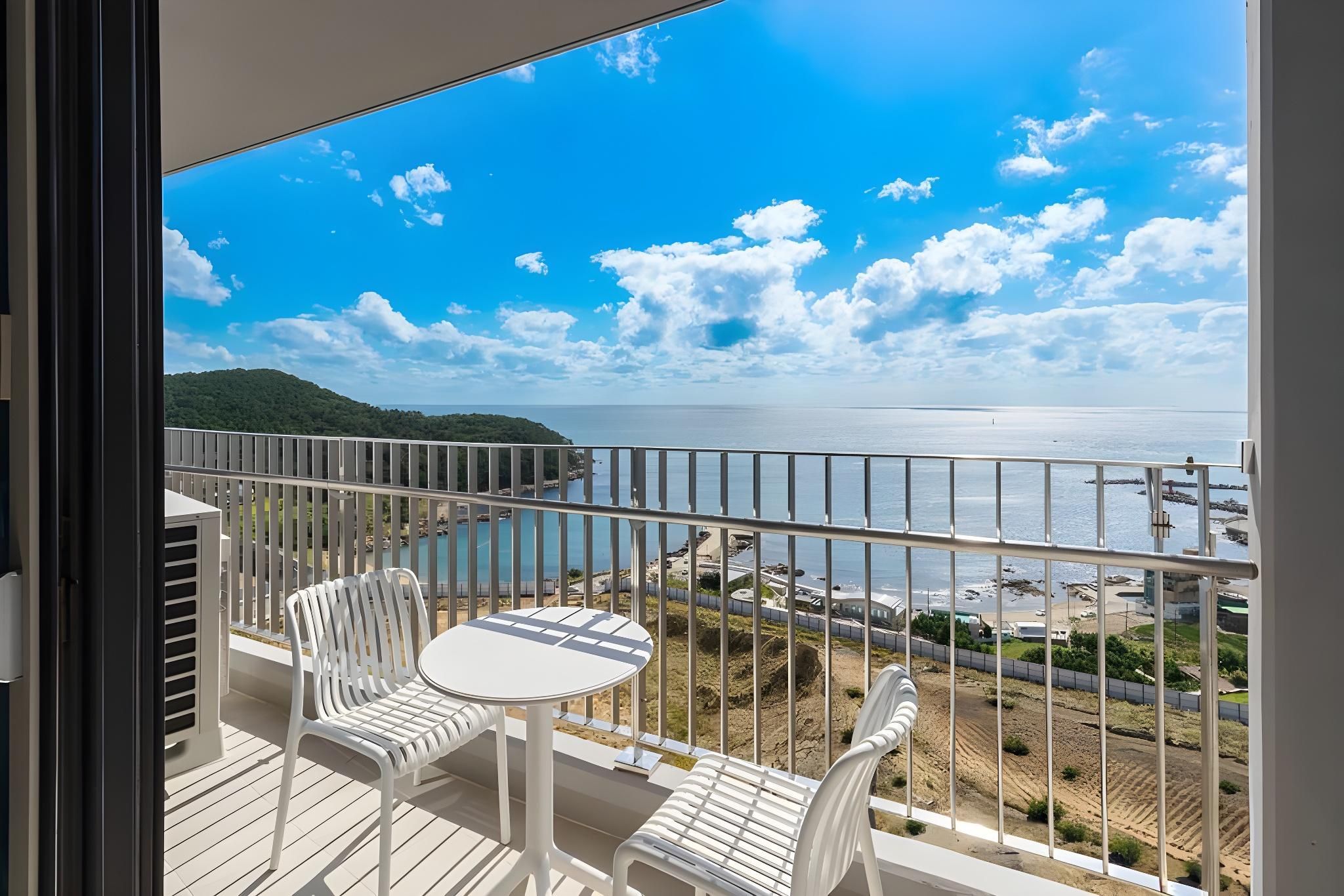 Full Ocean Royal Suite 6 (3 Rooms)