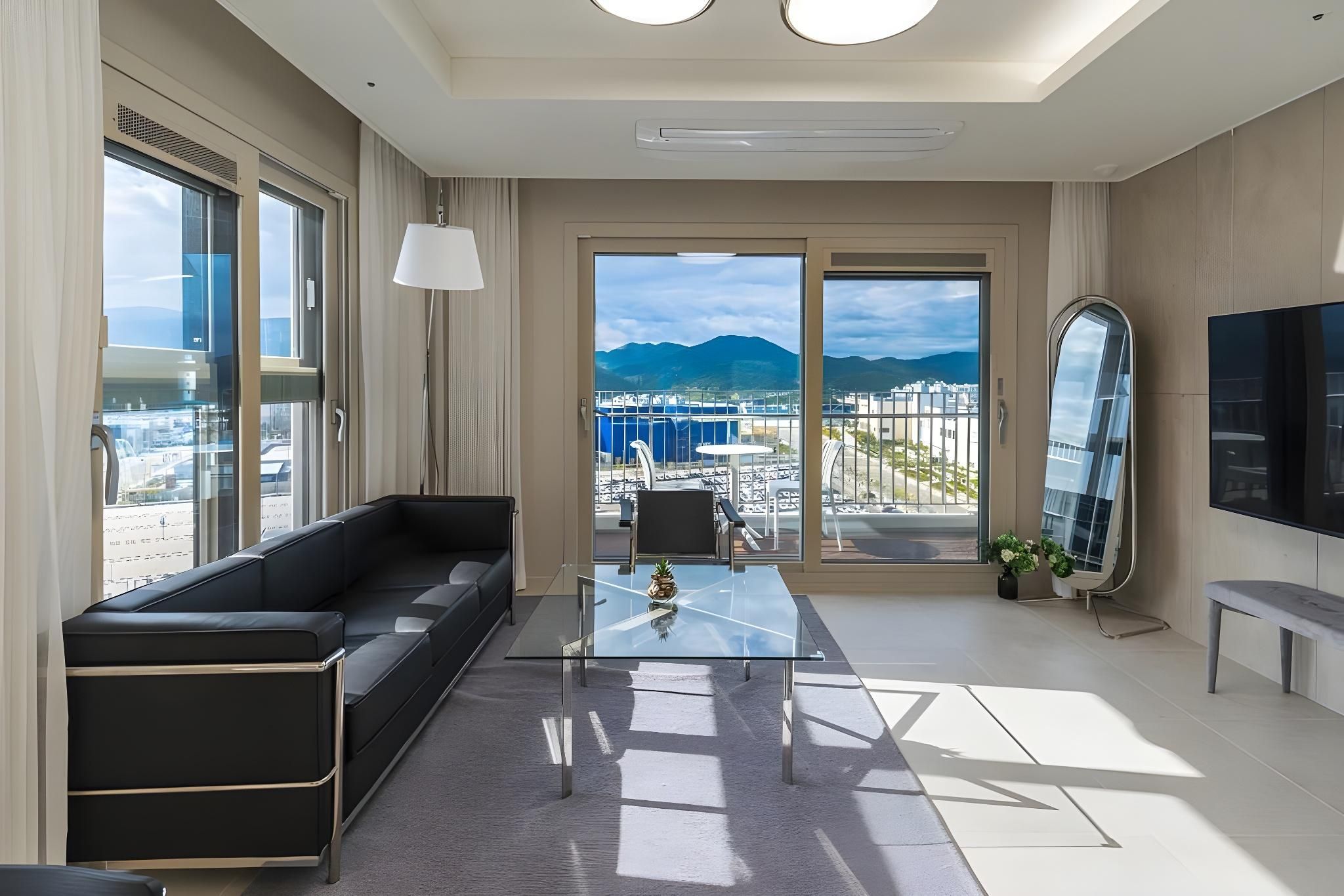 Royal Suite 5 (3 Rooms)