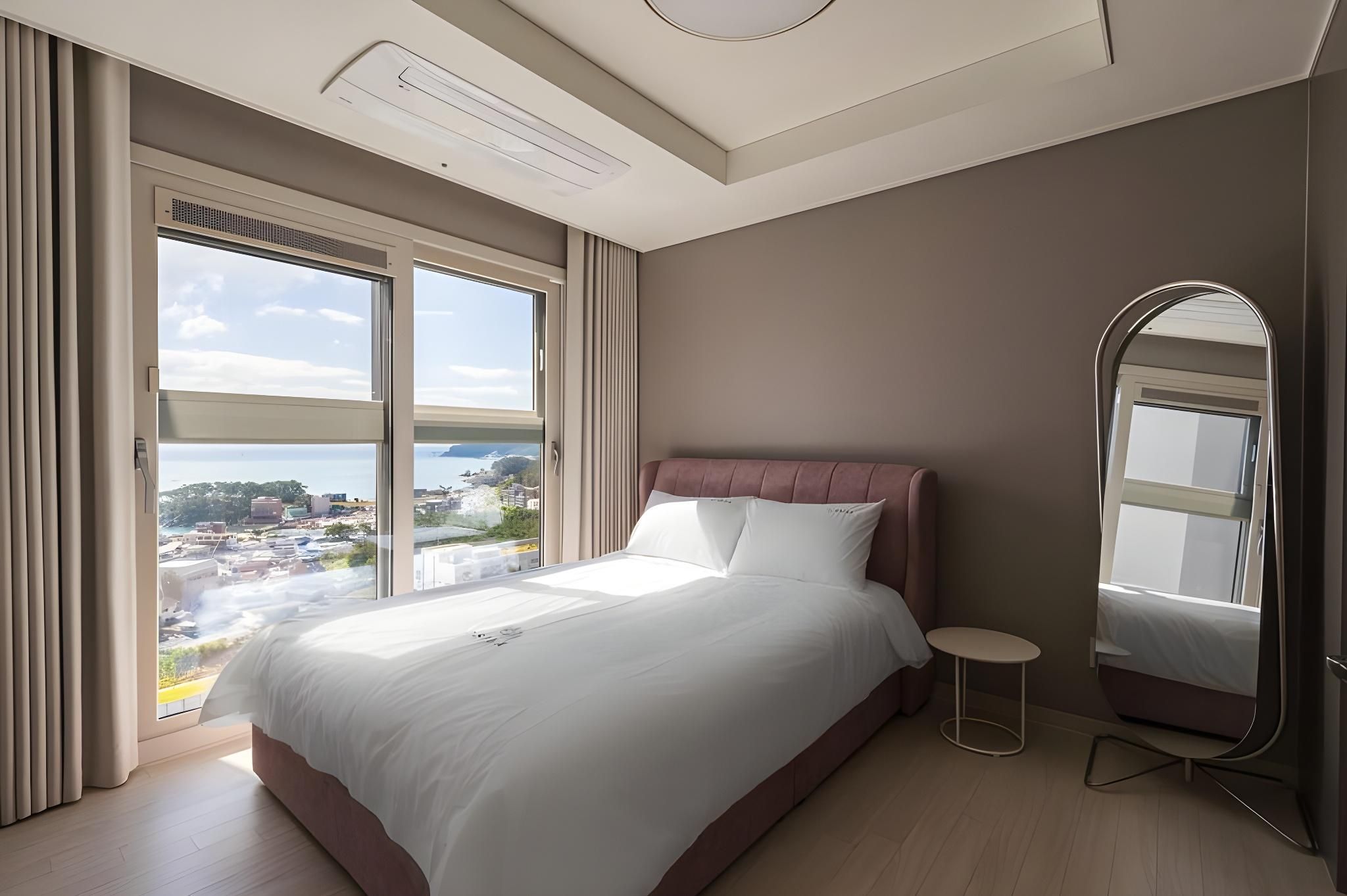 Full Ocean Royal Suite 6 (3 Rooms)