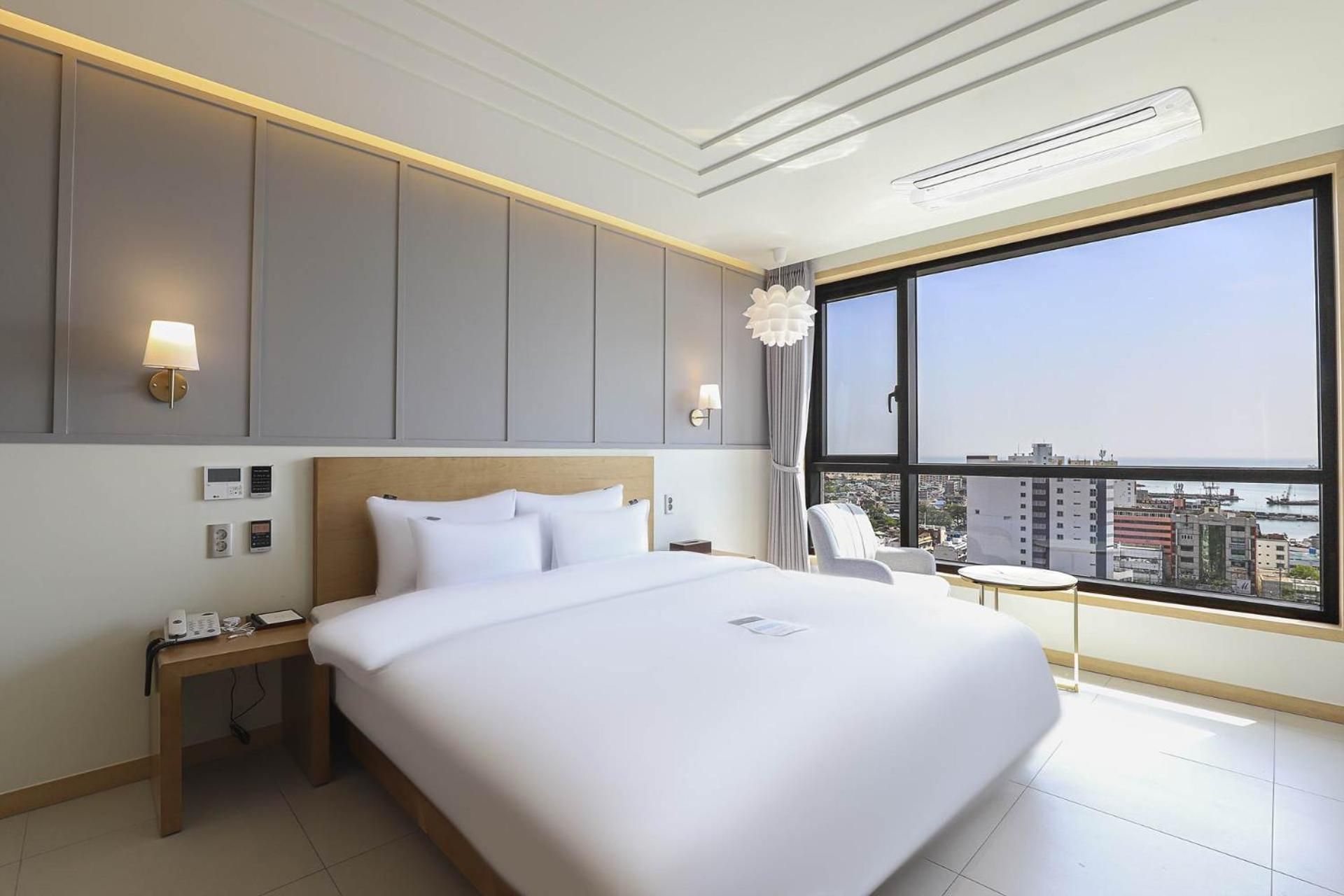 PKG) Golden Deluxe Double Room with Ocean view - Pool access 2person