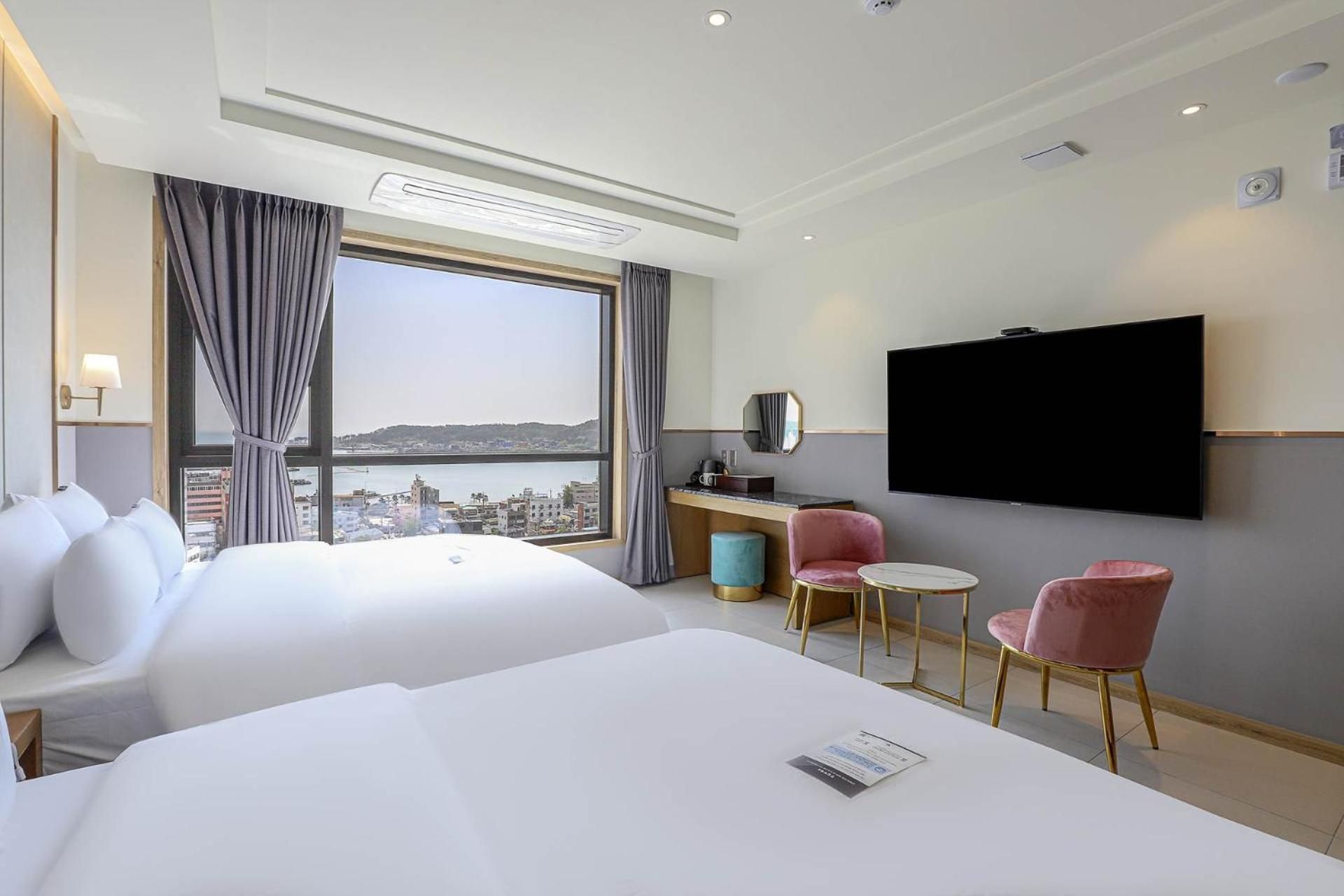 PKG) Golden Deluxe Twin Room with Ocean View - Pool access 2person