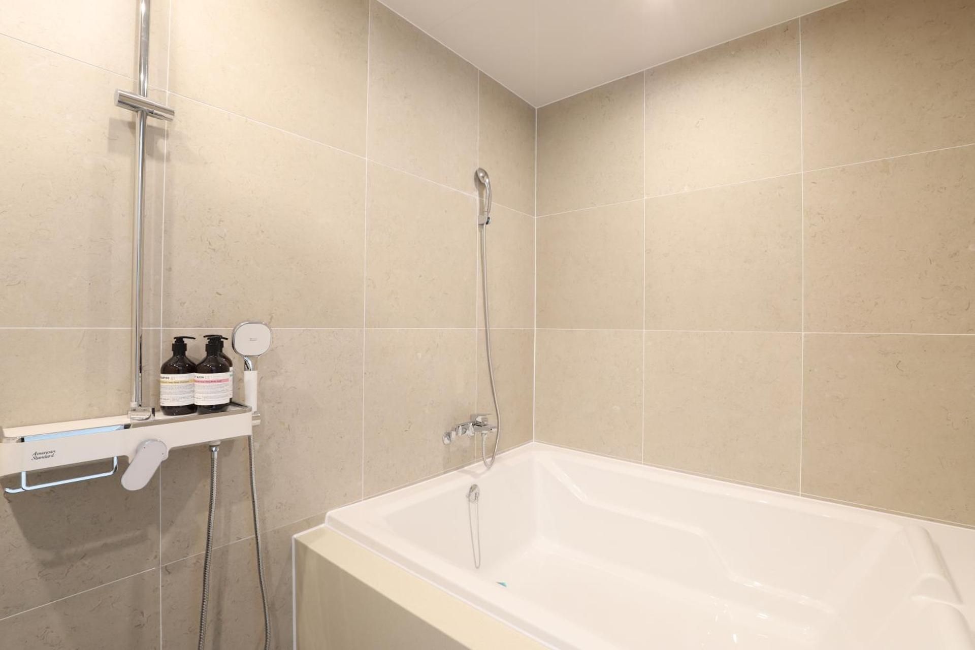 PKG) Golden Premium Twin Room with Ocean View - Pool access 2person