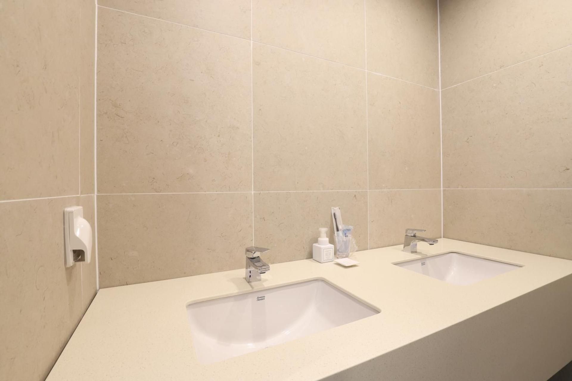 PKG) Golden Premium Twin Room with Ocean View - Pool access 2person