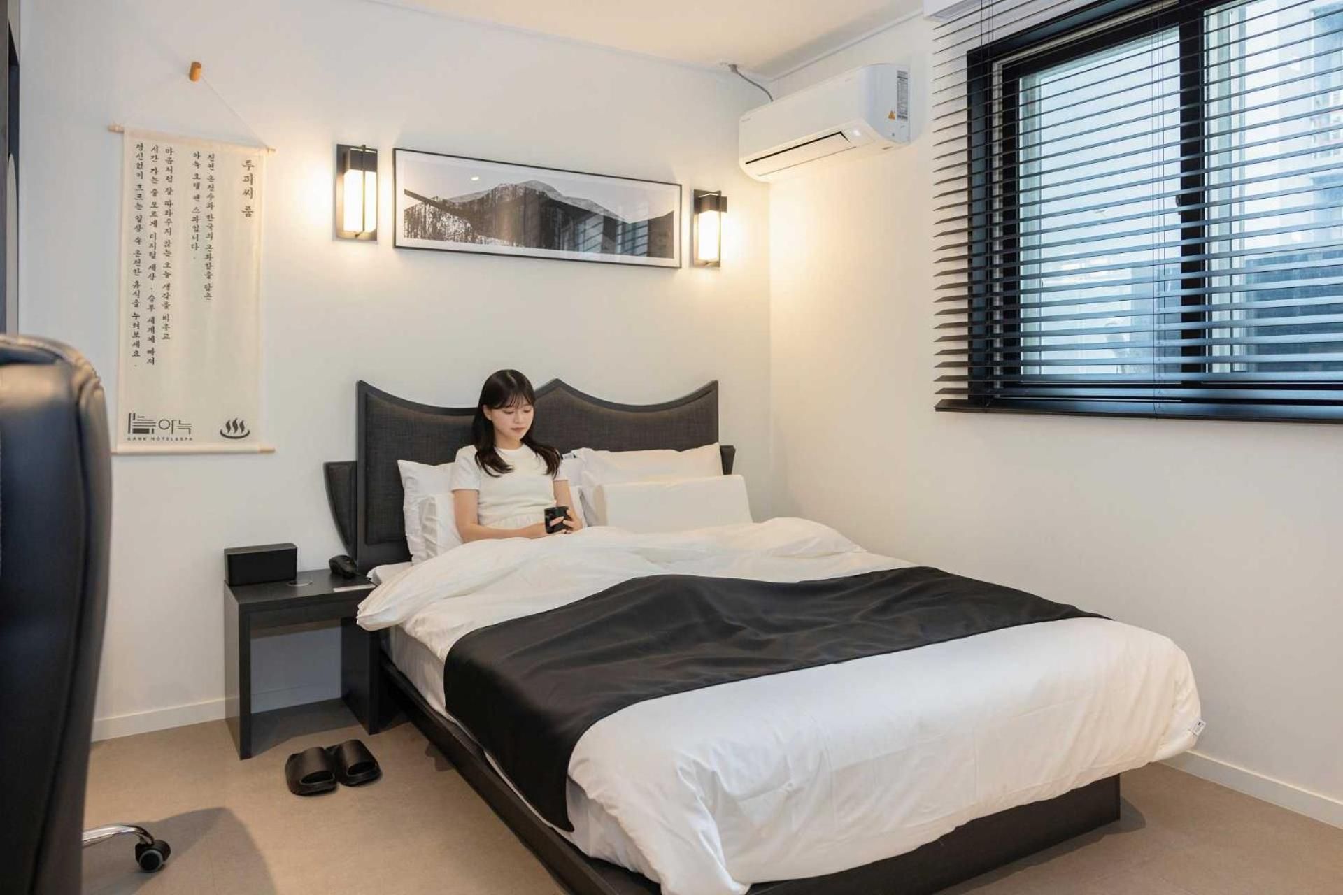 Deluxe Double Room with 2 Gaming PC