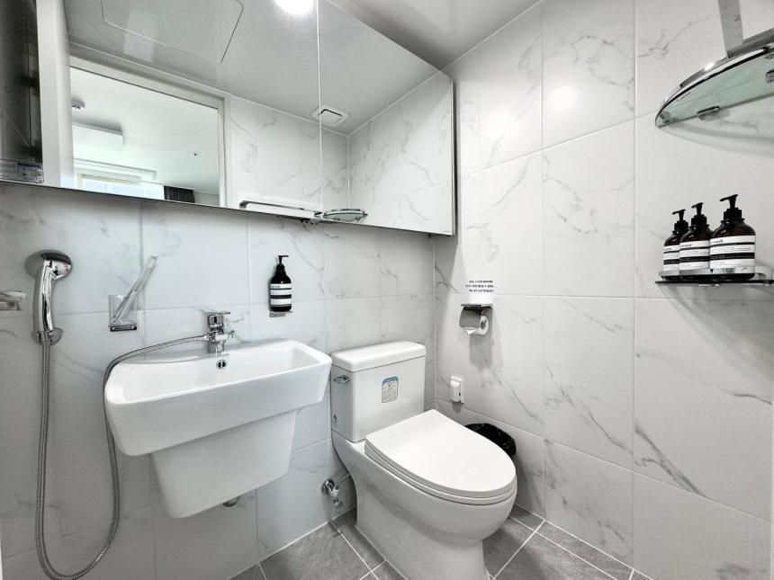 Eunhasu D&M Residence Three-Bedroom Apartment 2