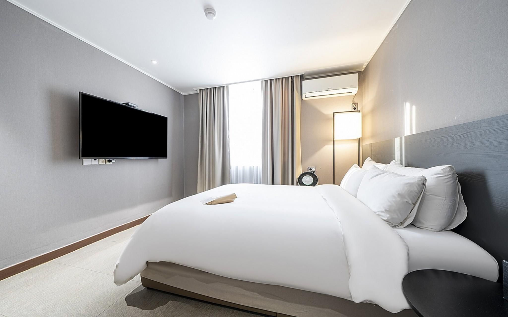 Daejeon Yuseong Top Cloud Hotel Standard Room 2