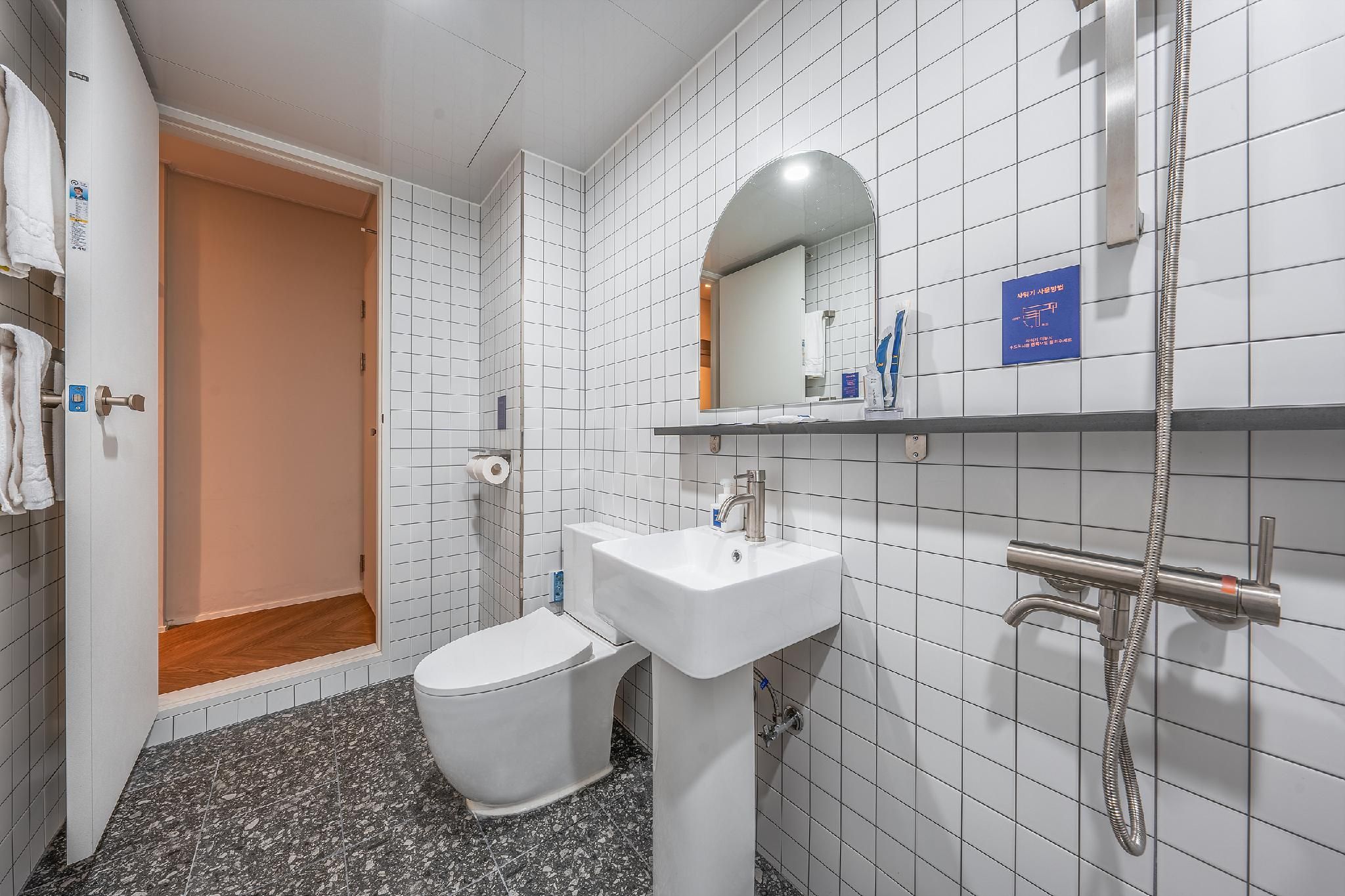 Premium Room - Styler Included