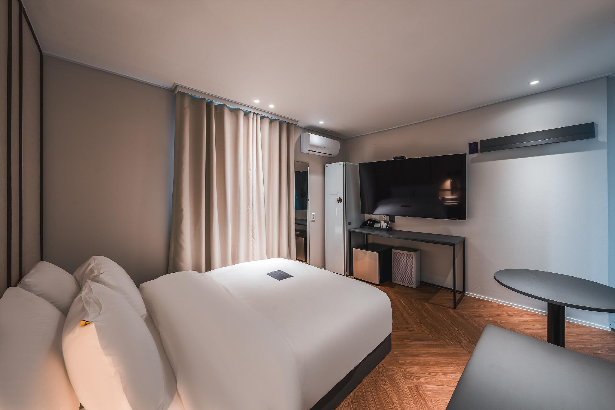 f7085f5a88caecc9a8b3762993f3e424