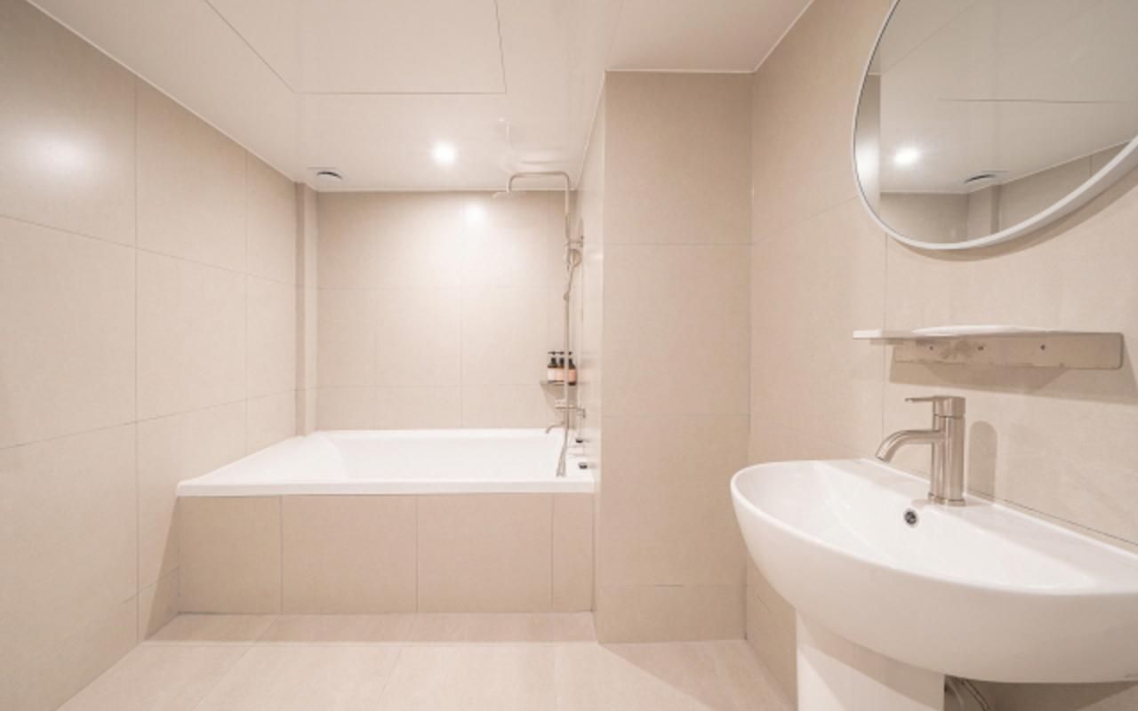 TimeTerminal Hotel Daejeon 1st by Aank 2 PCs (2 high-spec PCs, queen bed, 2-seater sofa & side table, smart TV, luxury hotel) 3