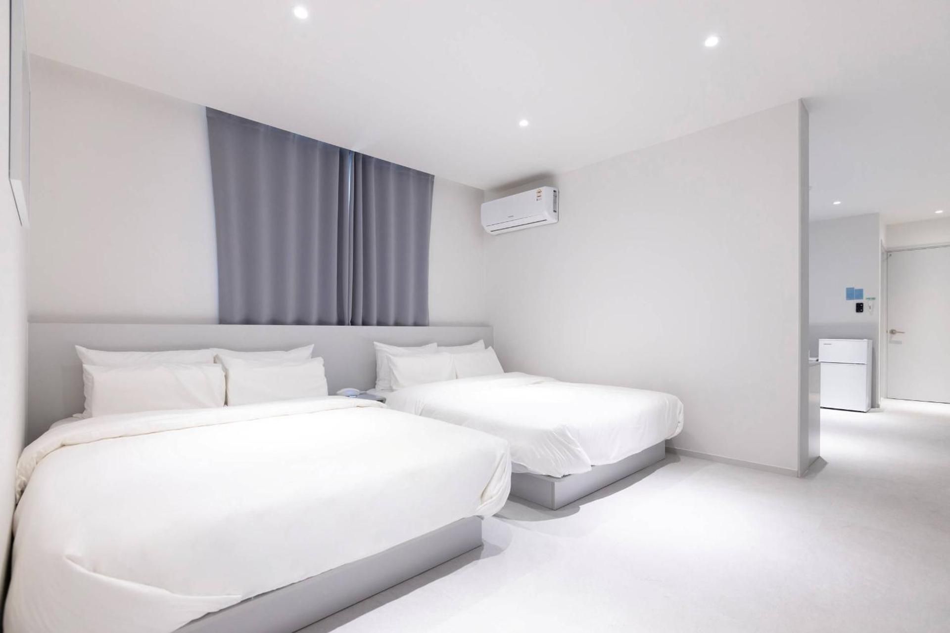 Premium Twin Room with Lounge