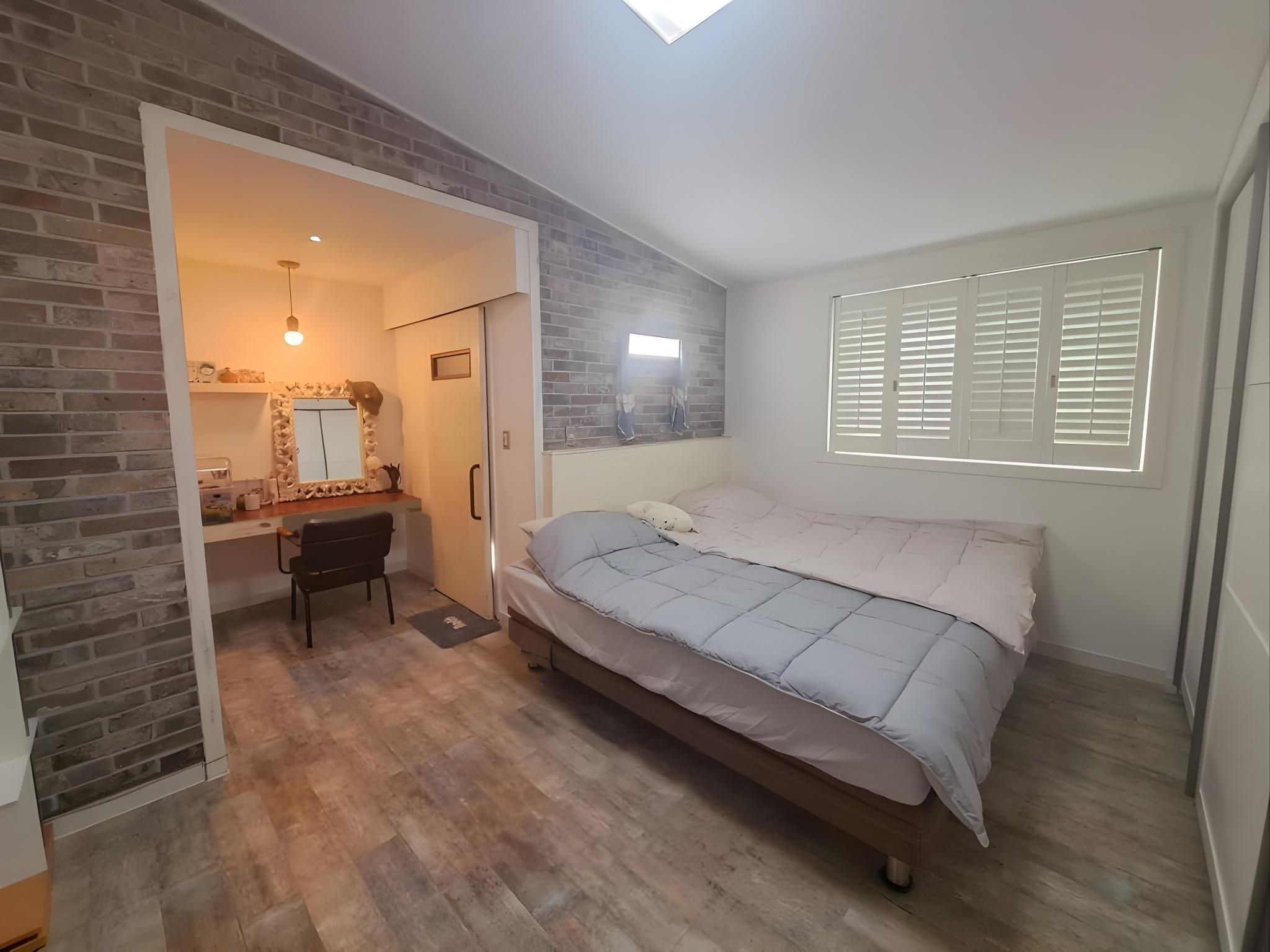 Yeosurun-2nd floor-living room & separate room 40 pyeong