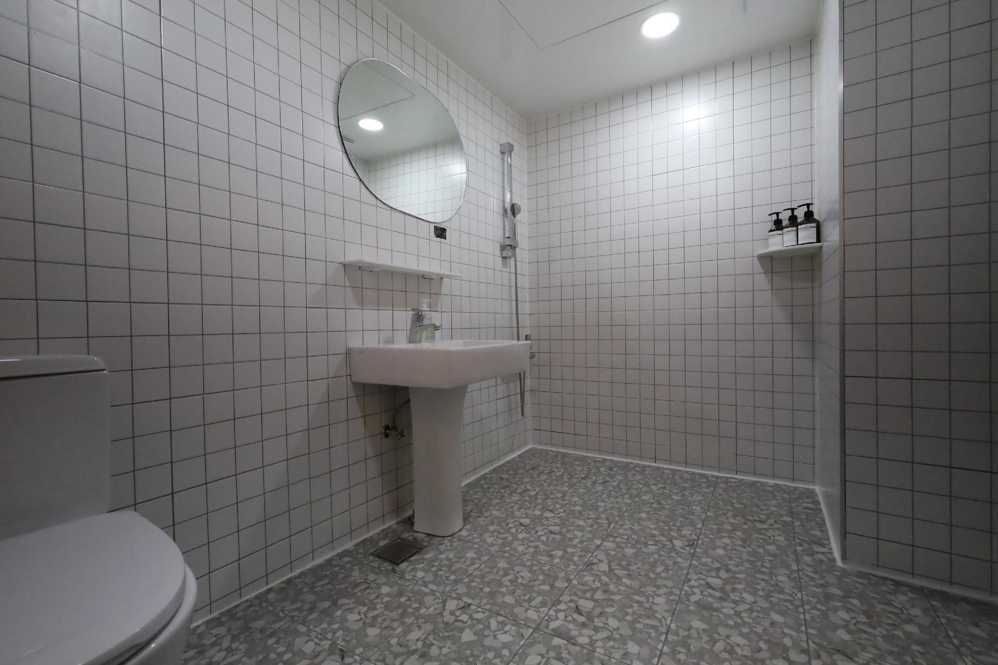 Nintendo Suite (Nintendo/4-star hotel bedding/Smart TV/Daily room disinfection)