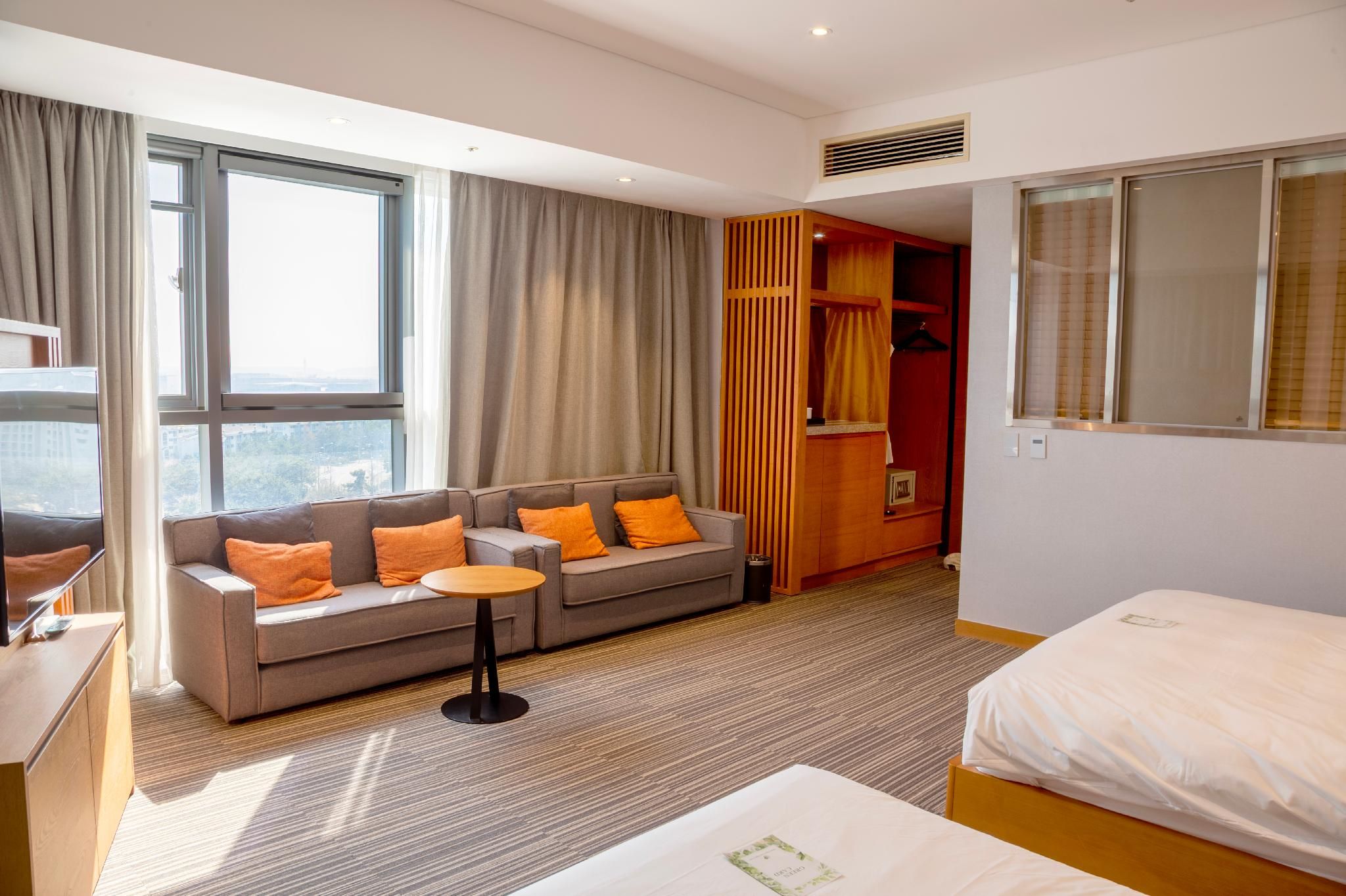 Incheon Airport Global Hotel & Suites (Unseo Station) Royal Deluxe Family Room