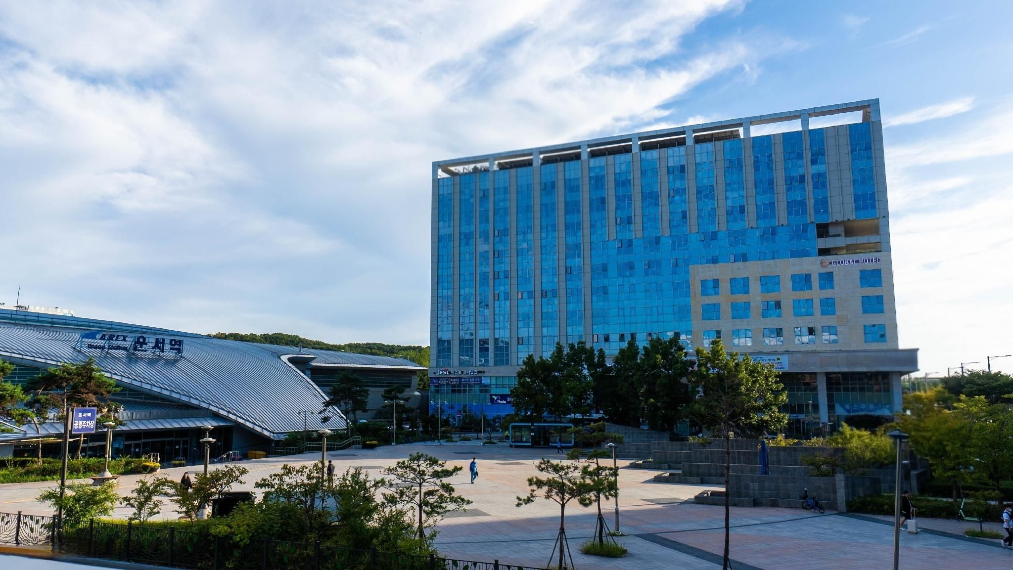 Incheon Airport Global Hotel & Suites (Unseo Station)