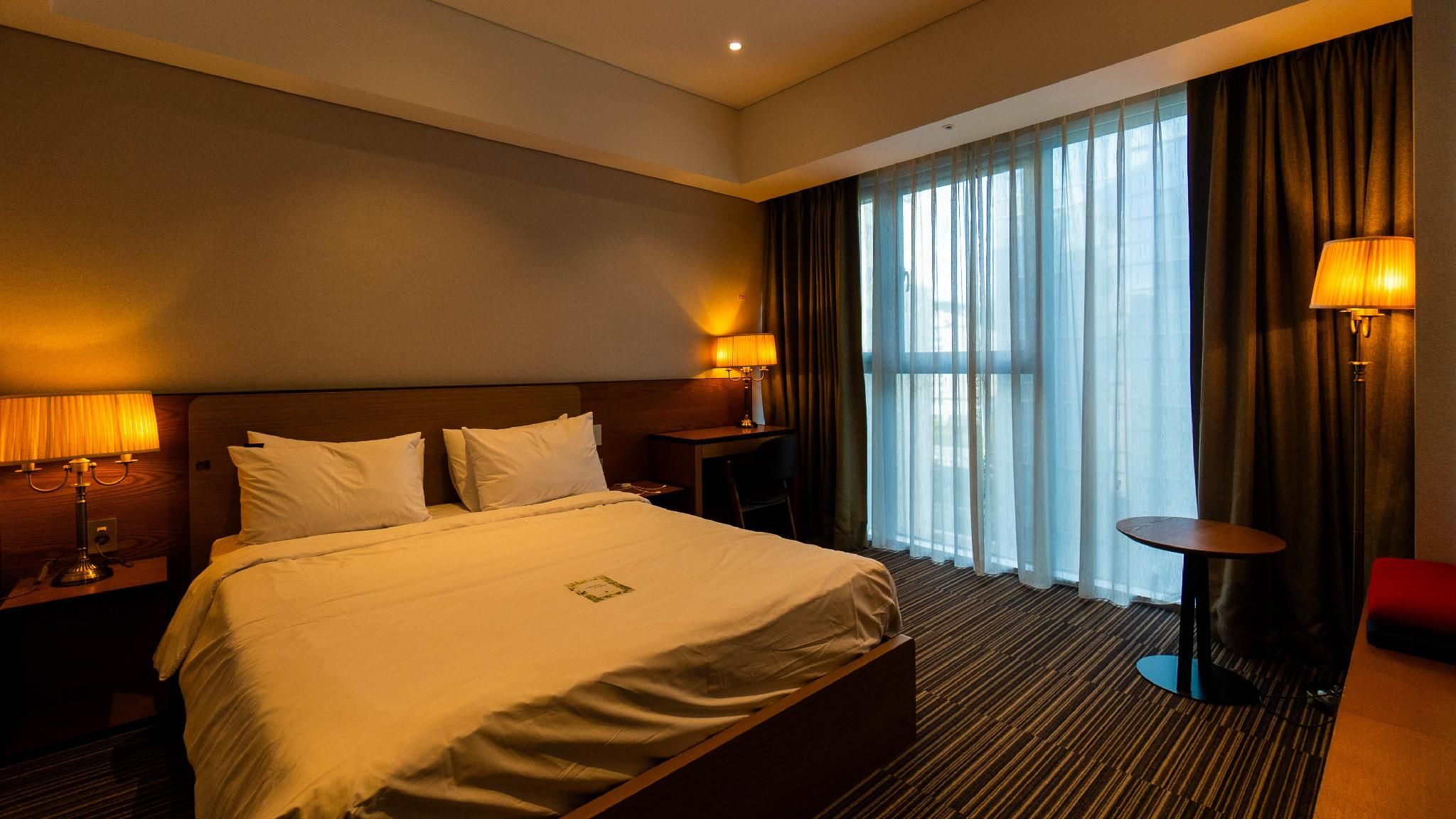Incheon Airport Global Hotel & Suites (Unseo Station) Standard Queen Room - Non-Smoking