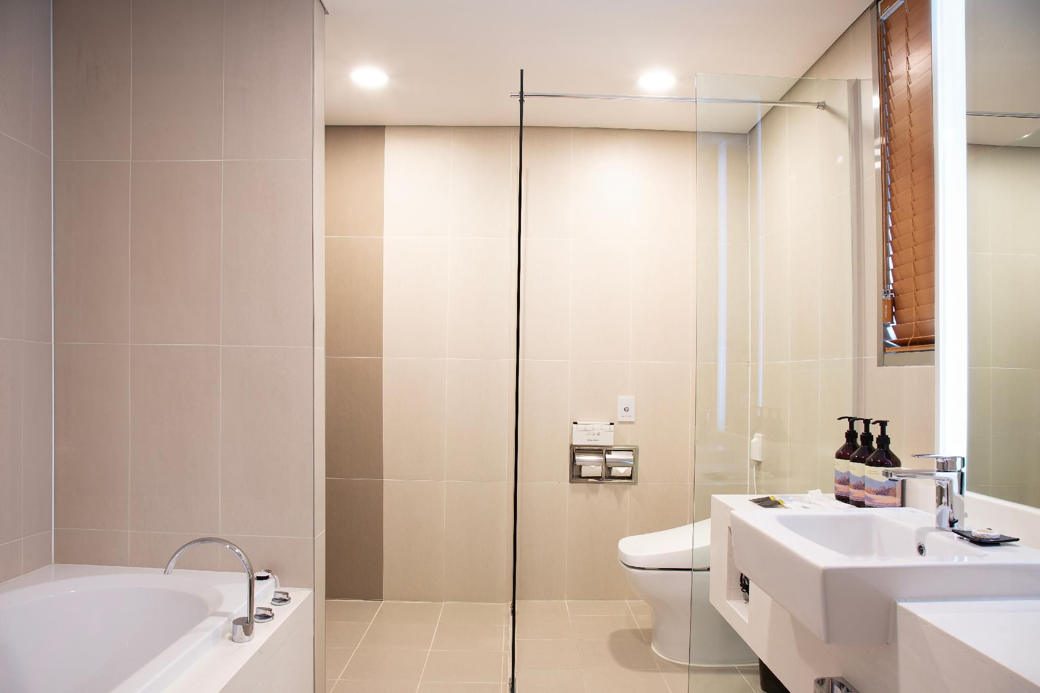 Incheon Airport Global Hotel & Suites (Unseo Station) Royal Deluxe Family Room 2