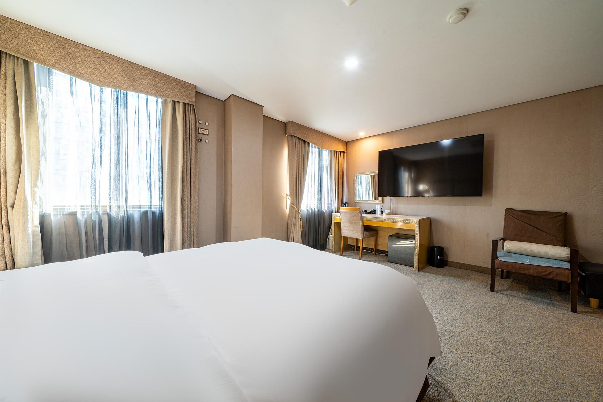 Business Double Room - Non-Smoking