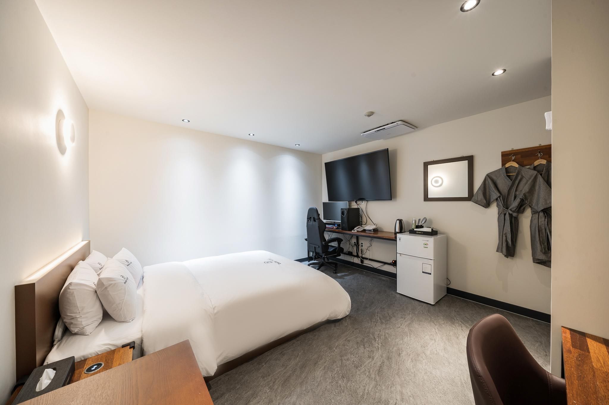 Standard Large Room - Non-Smoking