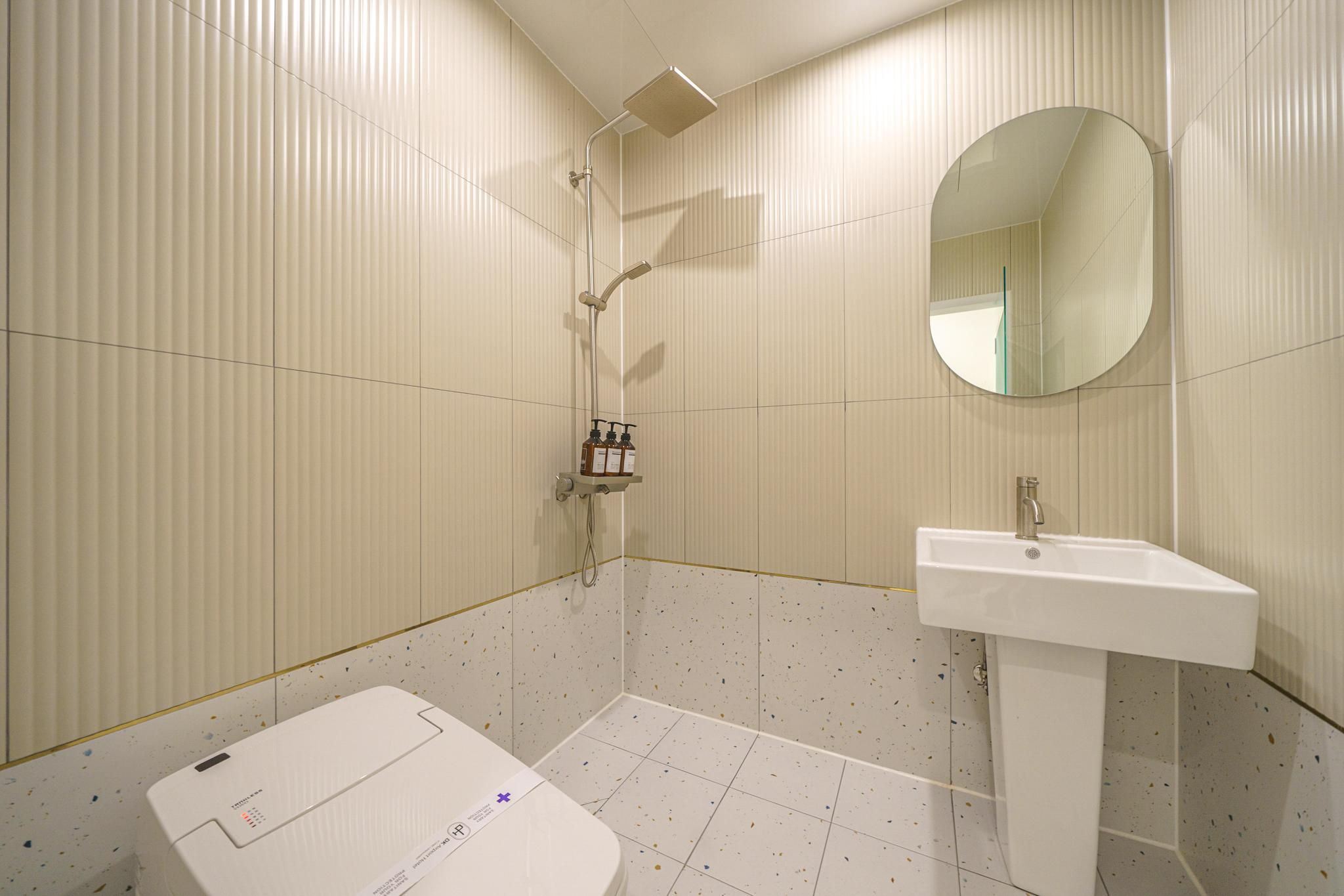 Standard Double, Free Breakfast, Air Purifier, 65 Inch TV, Free 5 Types OTT