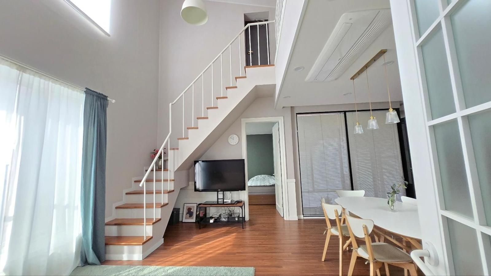 shared lounge/tv area