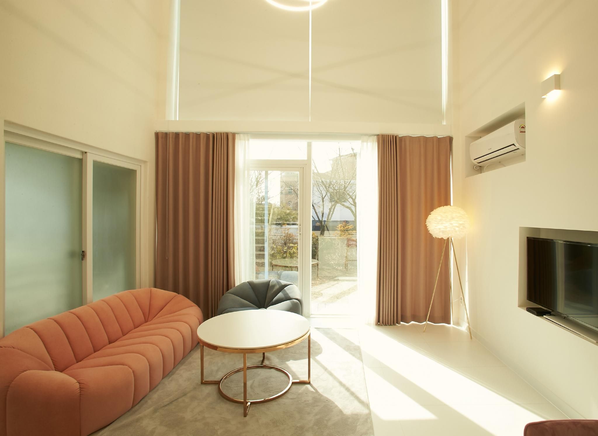 White pension Group Room C Building - Room 101 (Pets not allowed) 2