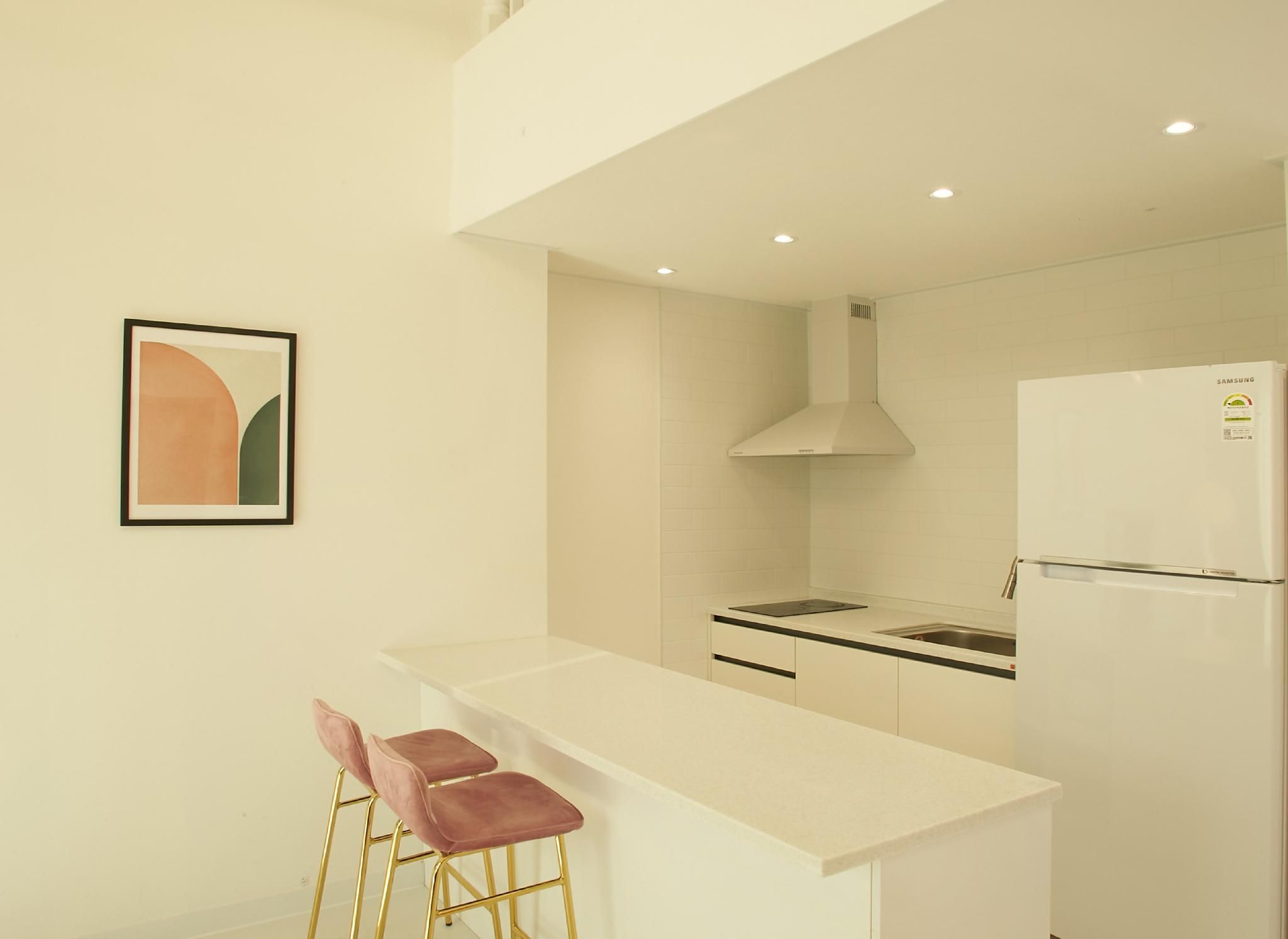 White pension Group Room C Building - Room 101 (Pets not allowed) 3