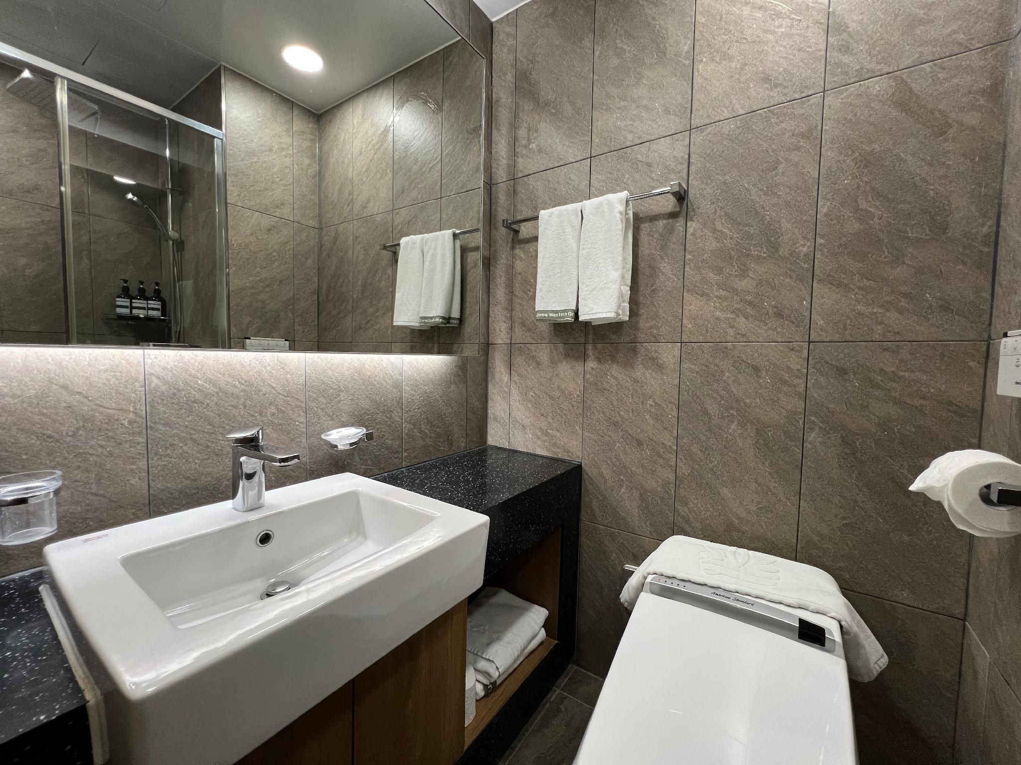 Twin - Check-In After 3PM