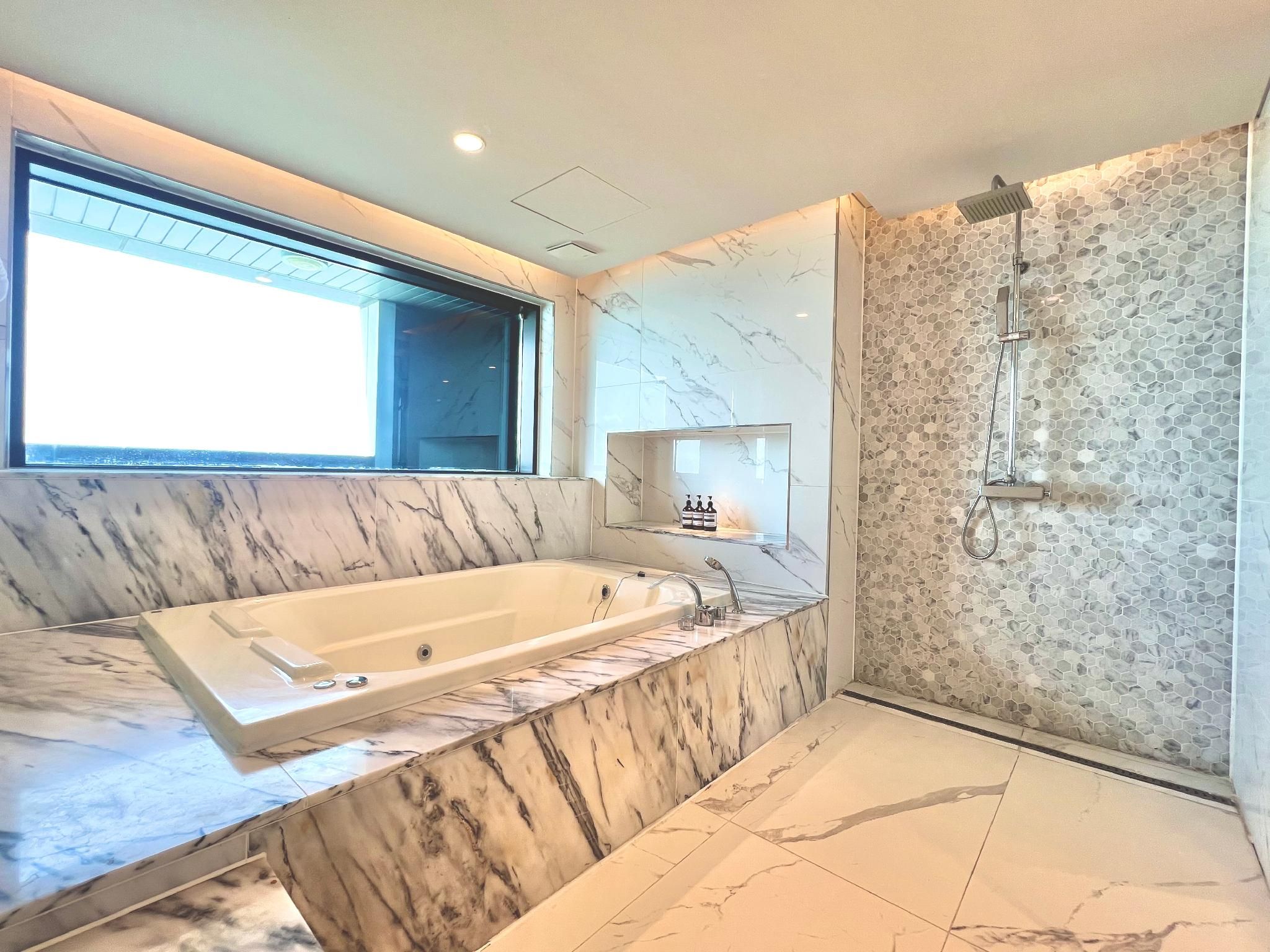 Royal Suite Room with Jacuzzi and Ganga View