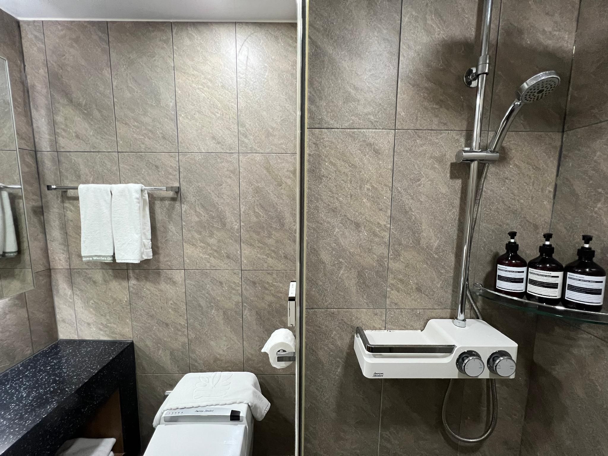 Twin - Check-In After 3PM