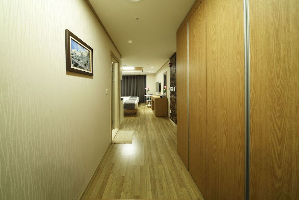 The Hotel Yeong Jong Standard Twin Room 10