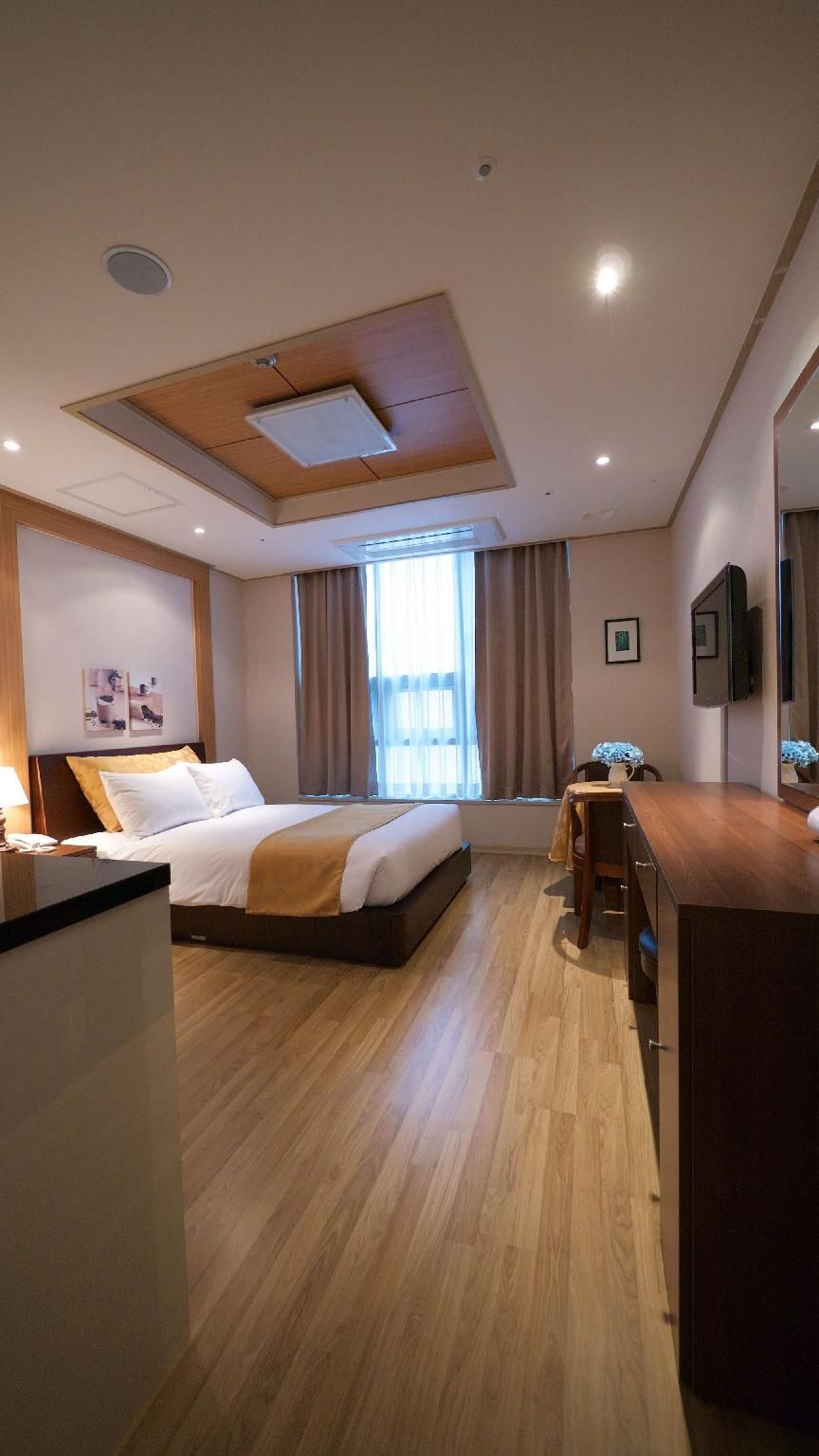 The Hotel Yeong Jong Standard Twin Room 3