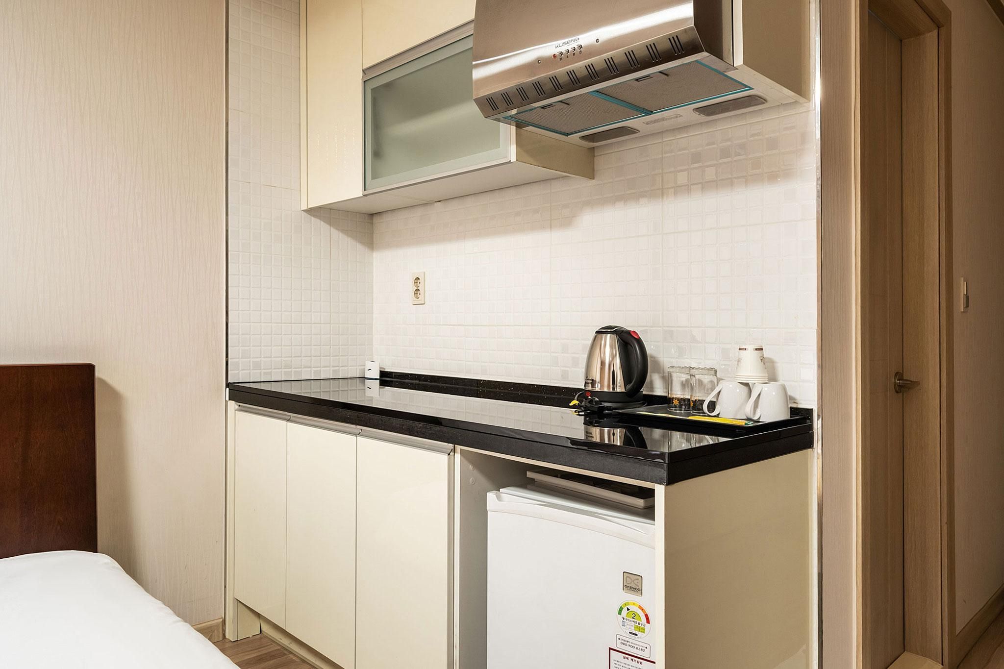 The Hotel Yeong Jong Deluxe Twin Room 16