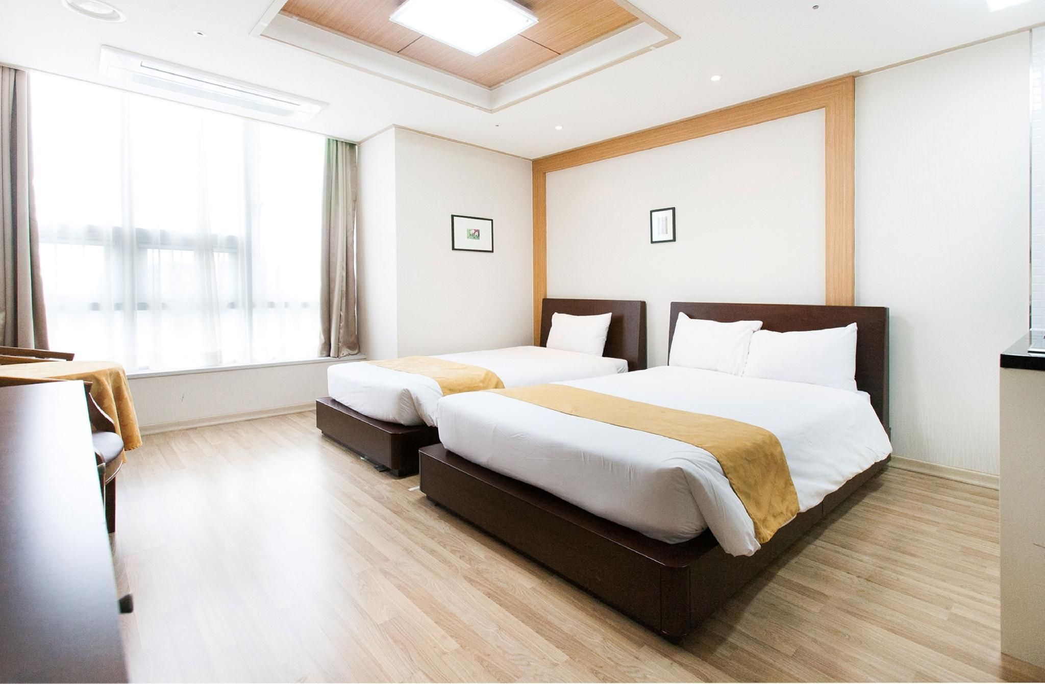 The Hotel Yeong Jong Deluxe Twin Room 14