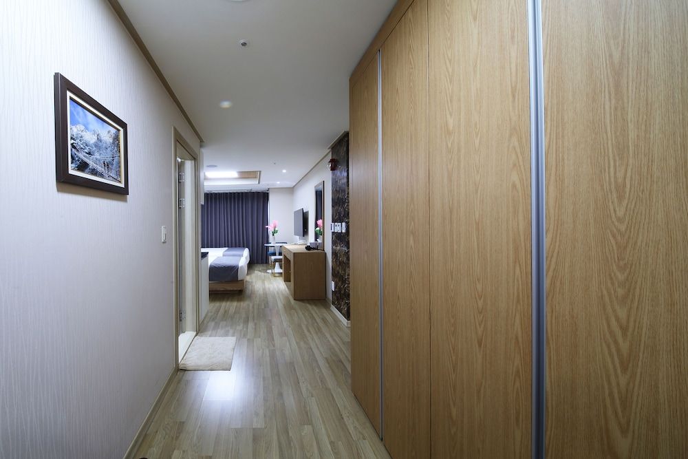 The Hotel Yeong Jong Standard Twin Room 11