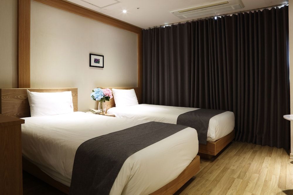 The Hotel Yeong Jong Standard Twin Room