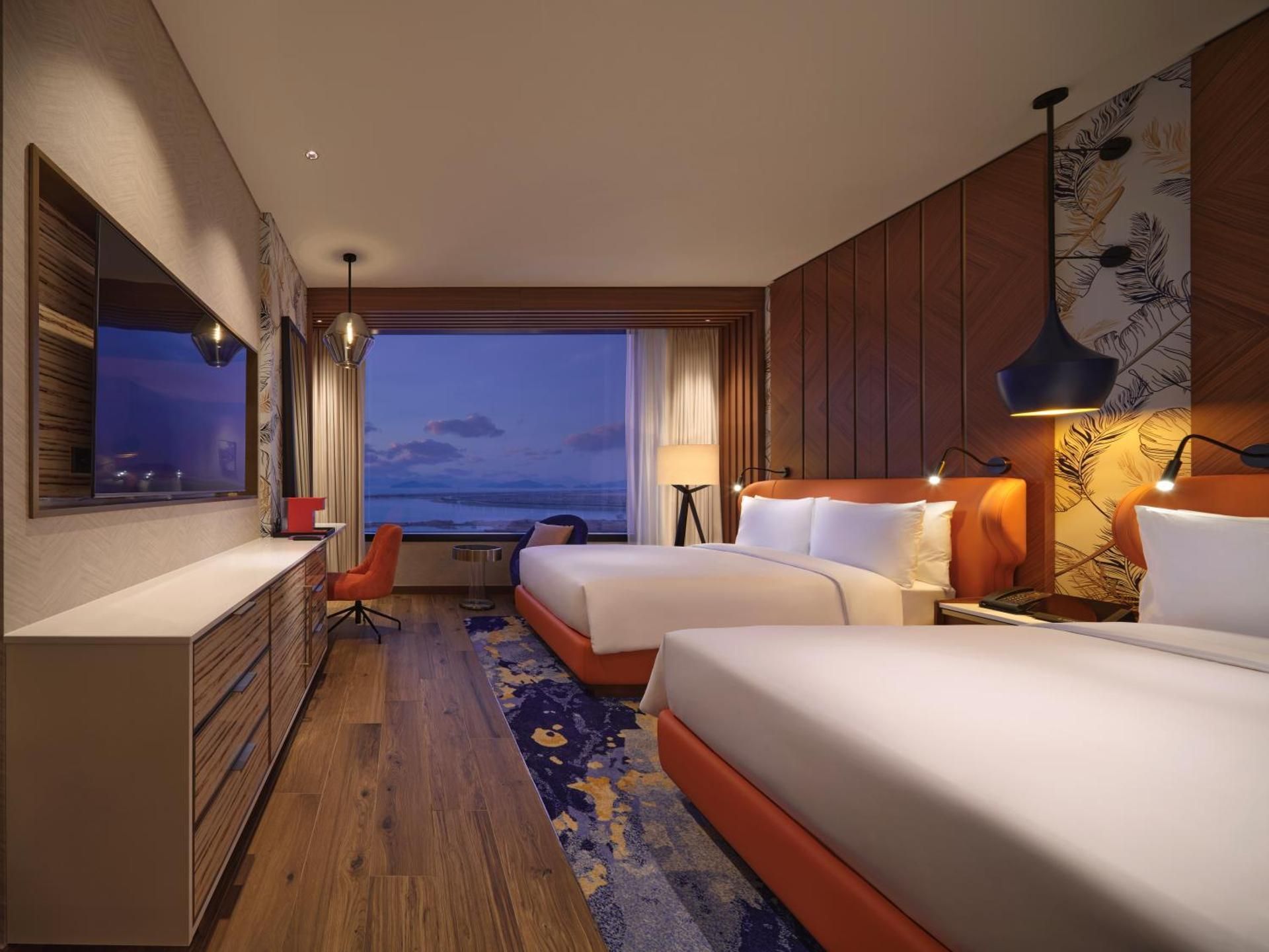 [Forest Tower] Deluxe Double Queen With 4pax’s one day access to Splash Bay (14~20:00 on Check in date or 08~12:00 on Check out date)