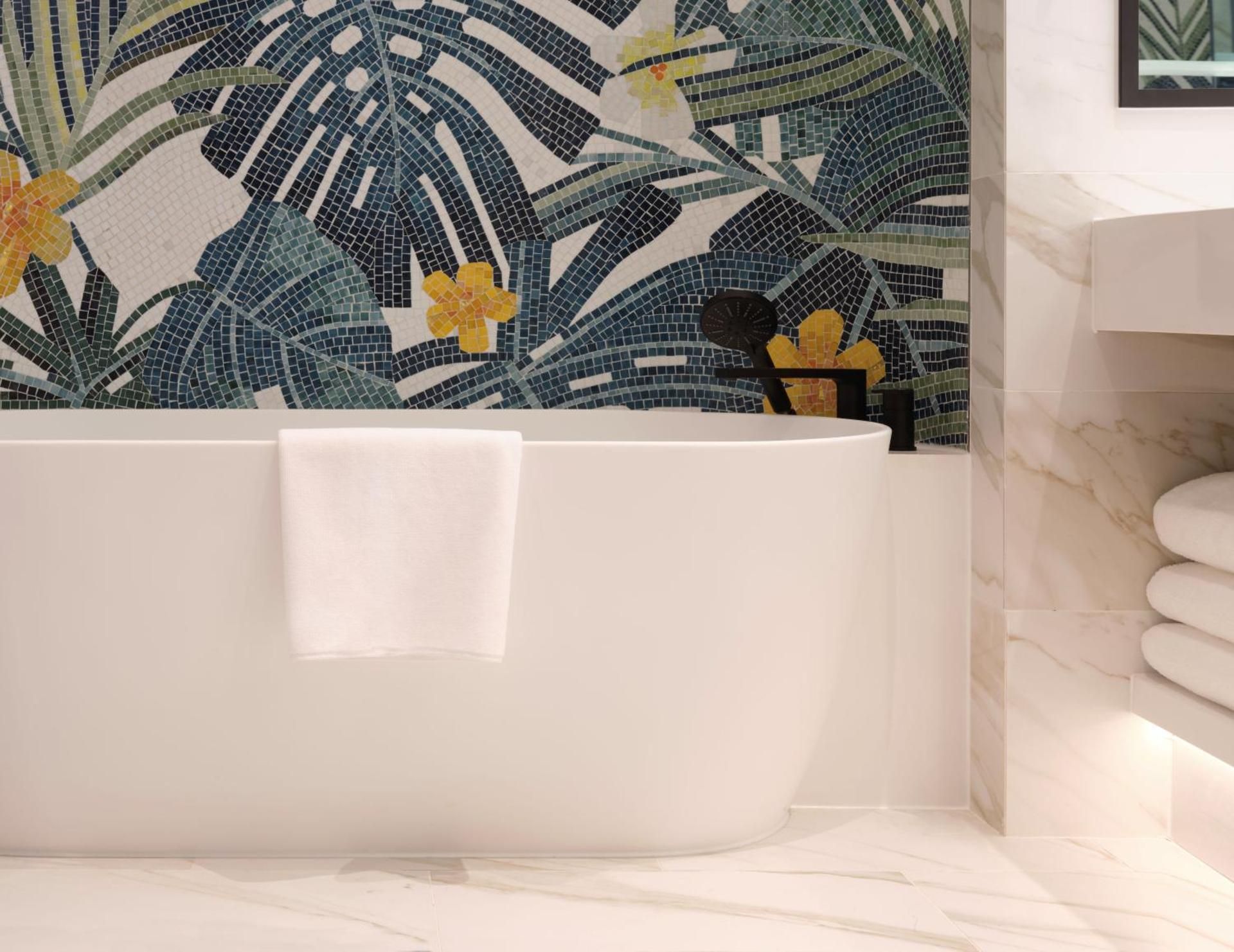 [Forest Tower] Lake Deluxe Double Queen With 4pax’s one day access to Splash Bay (14~20:00 on Check in date or 08~12:00 on Check out date)