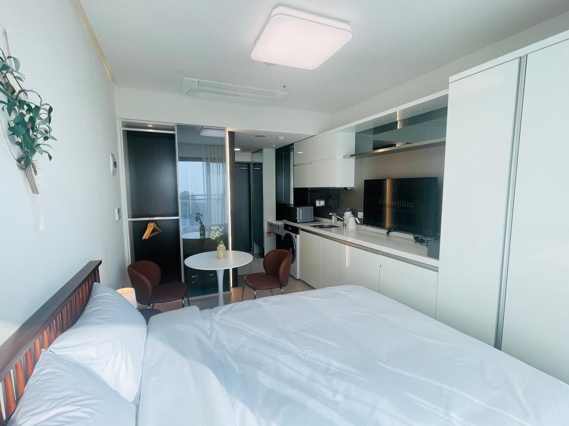 Skytop INN-TheCity unseo One-Bedroom Apartment