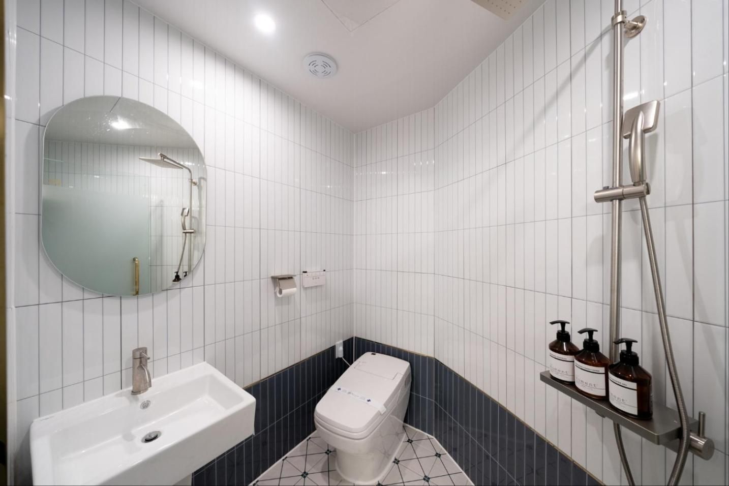 DK Airport Hotel Superior Double Room 3