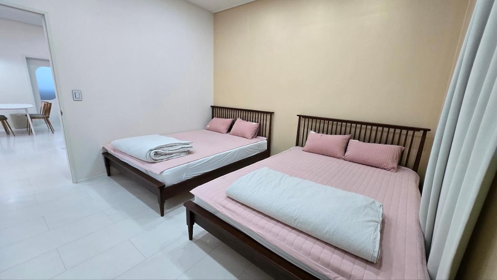 A Bridge House 5-B Queen Room with Two Queen Beds 2