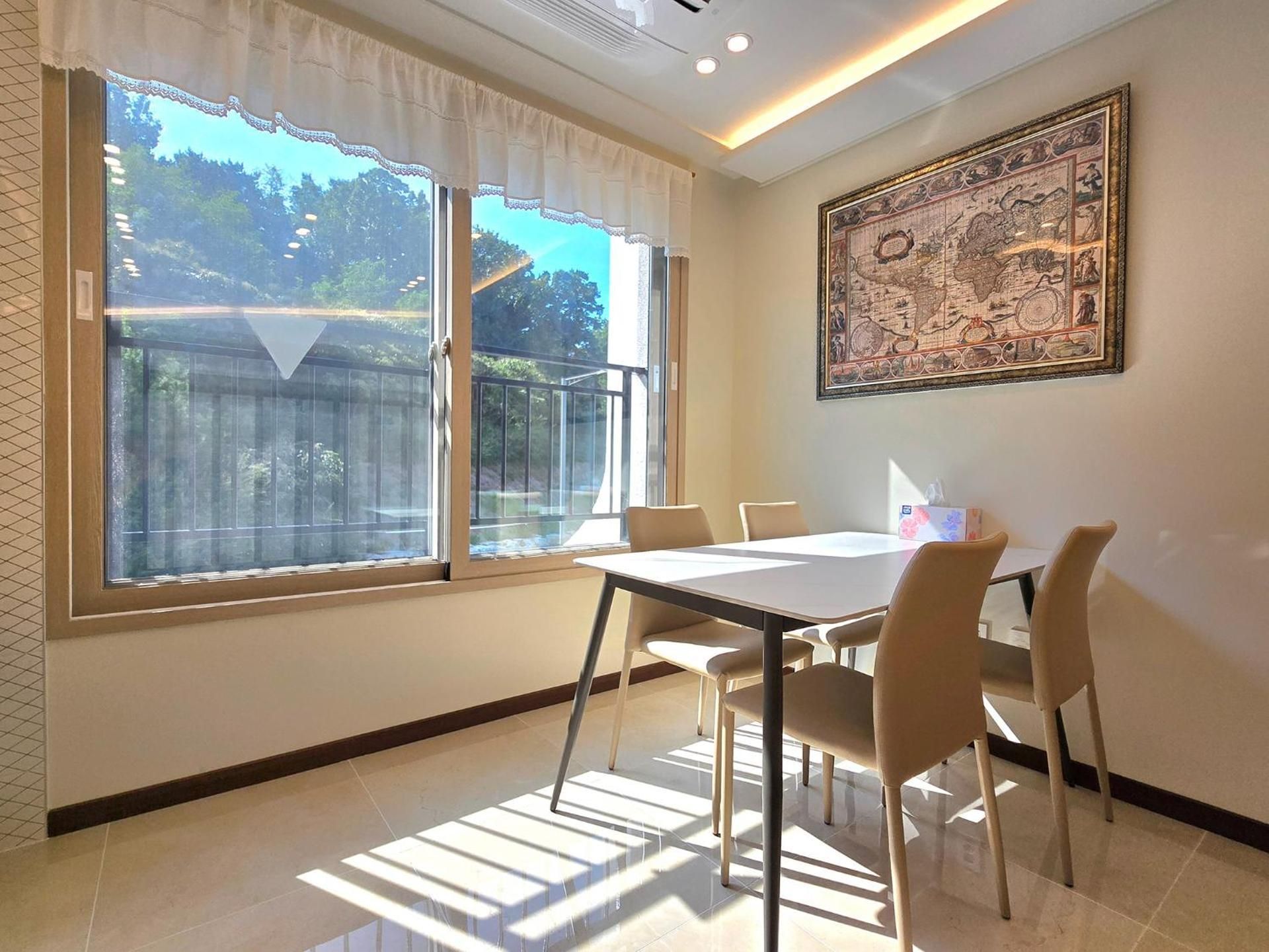 shared lounge/tv area